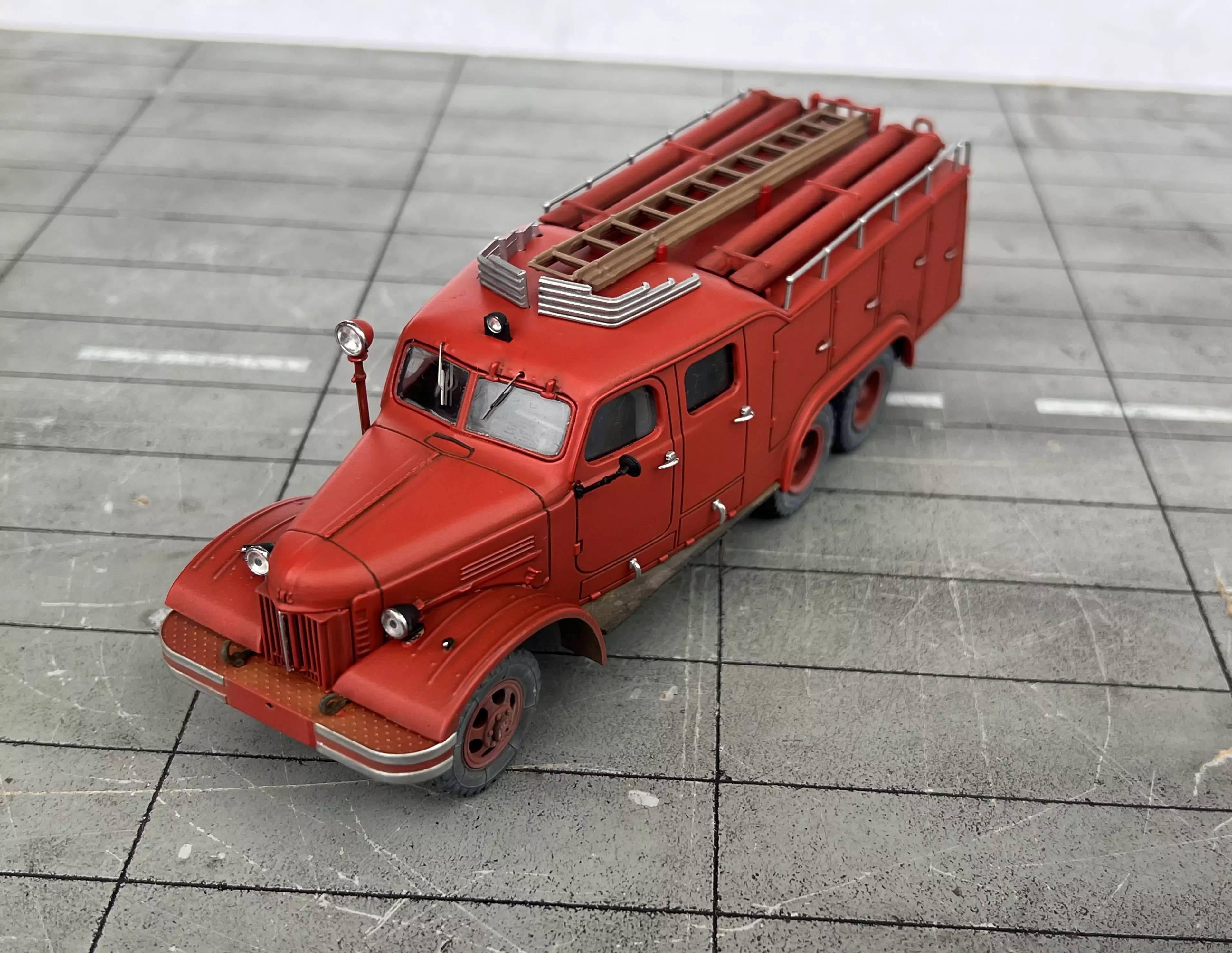 Сборная модель лесовоз с прицепом-роспуском 43204-10