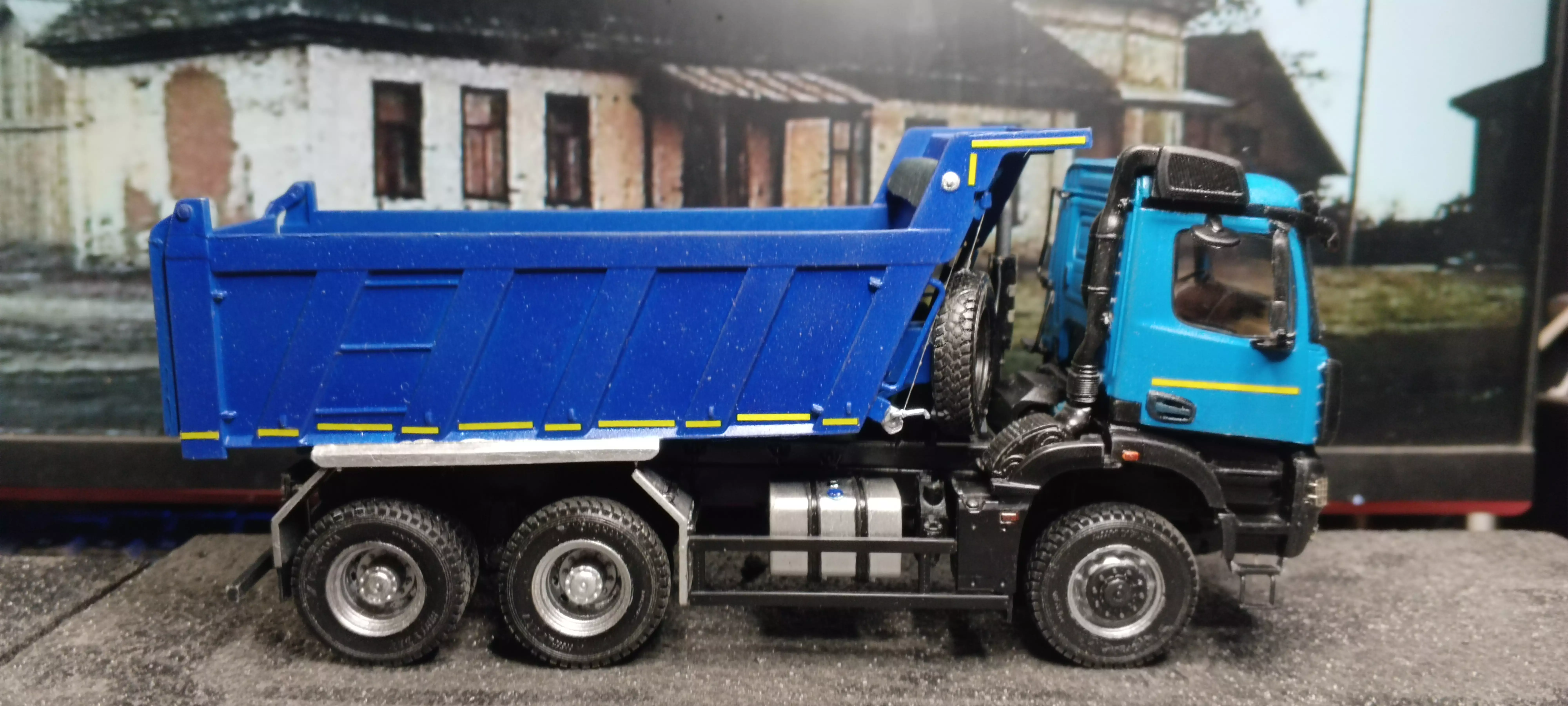 Сборная модель лесовоз с прицепом-роспуском 43204-10