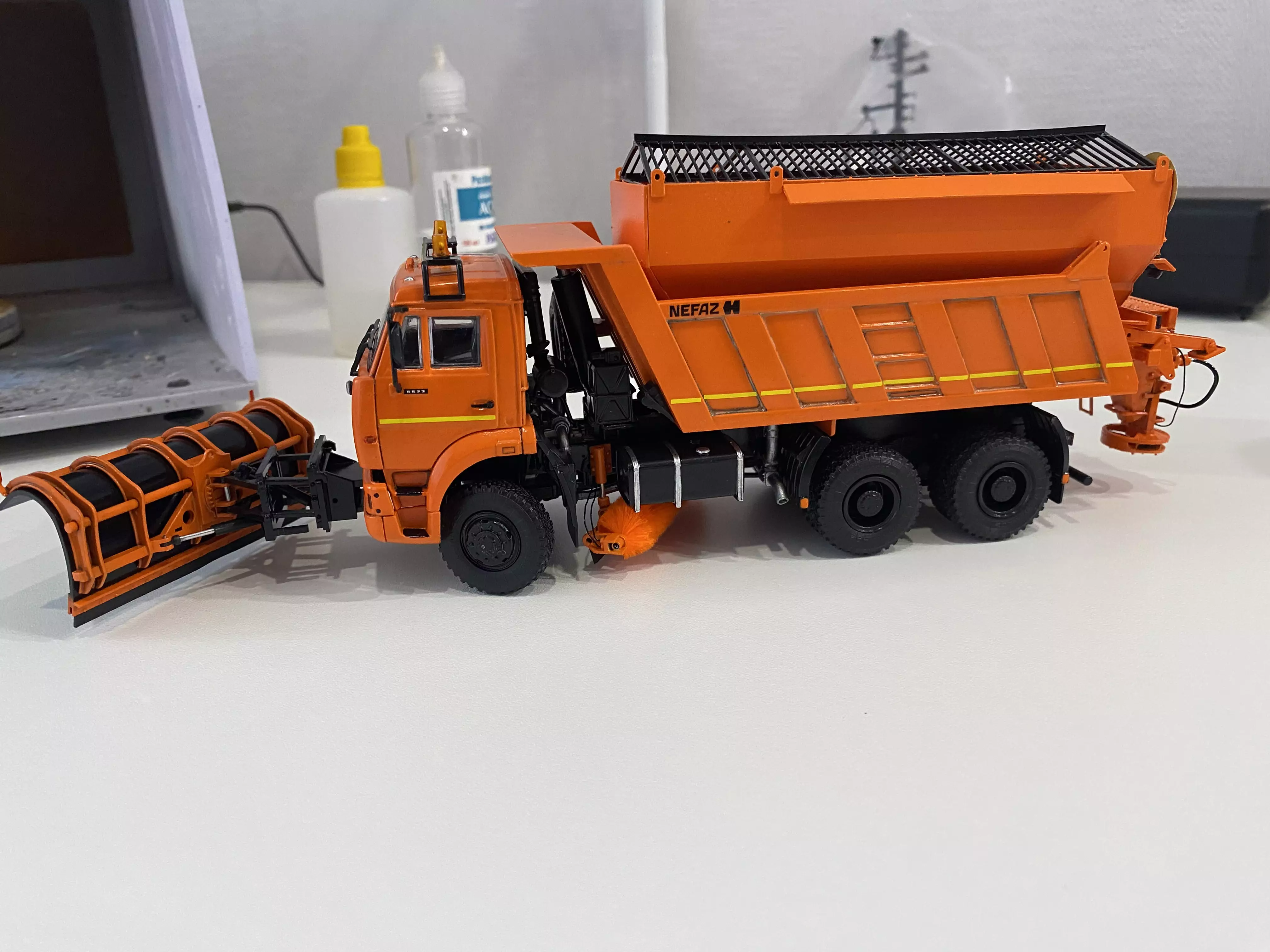 Сборная модель лесовоз с прицепом-роспуском 43204-10