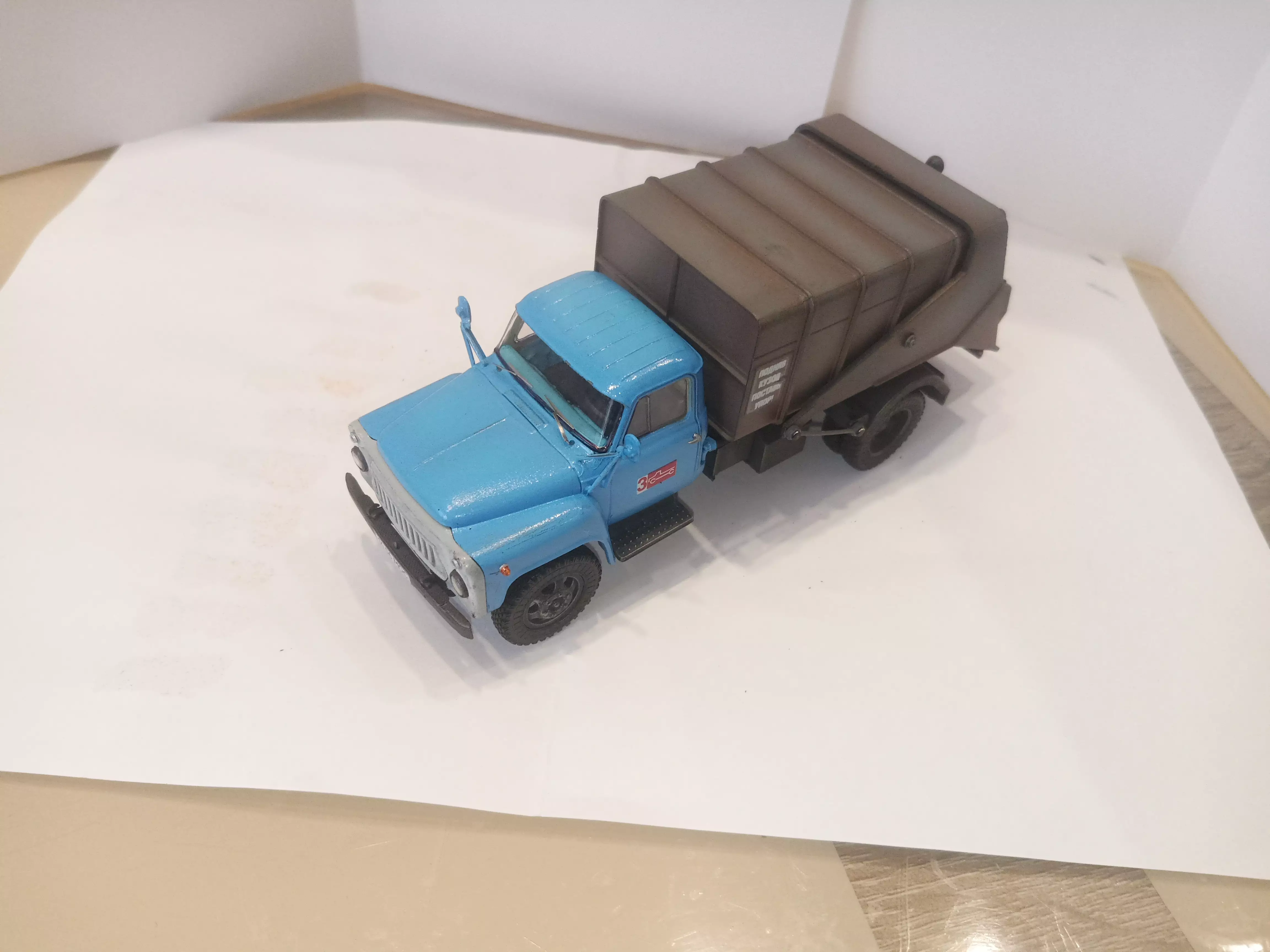 Сборная модель лесовоз с прицепом-роспуском 43204-10