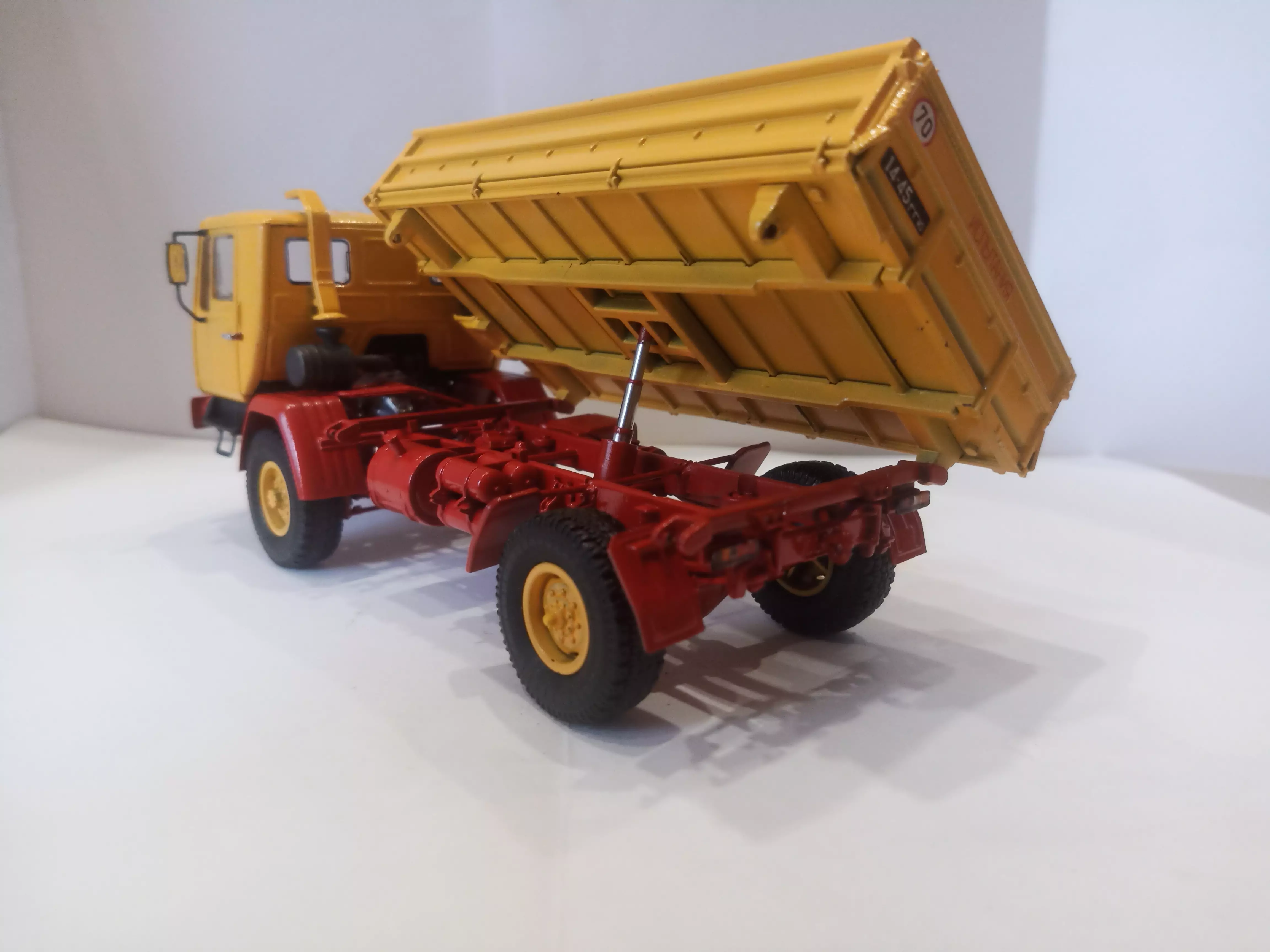 Сборная модель лесовоз с прицепом-роспуском 43204-10