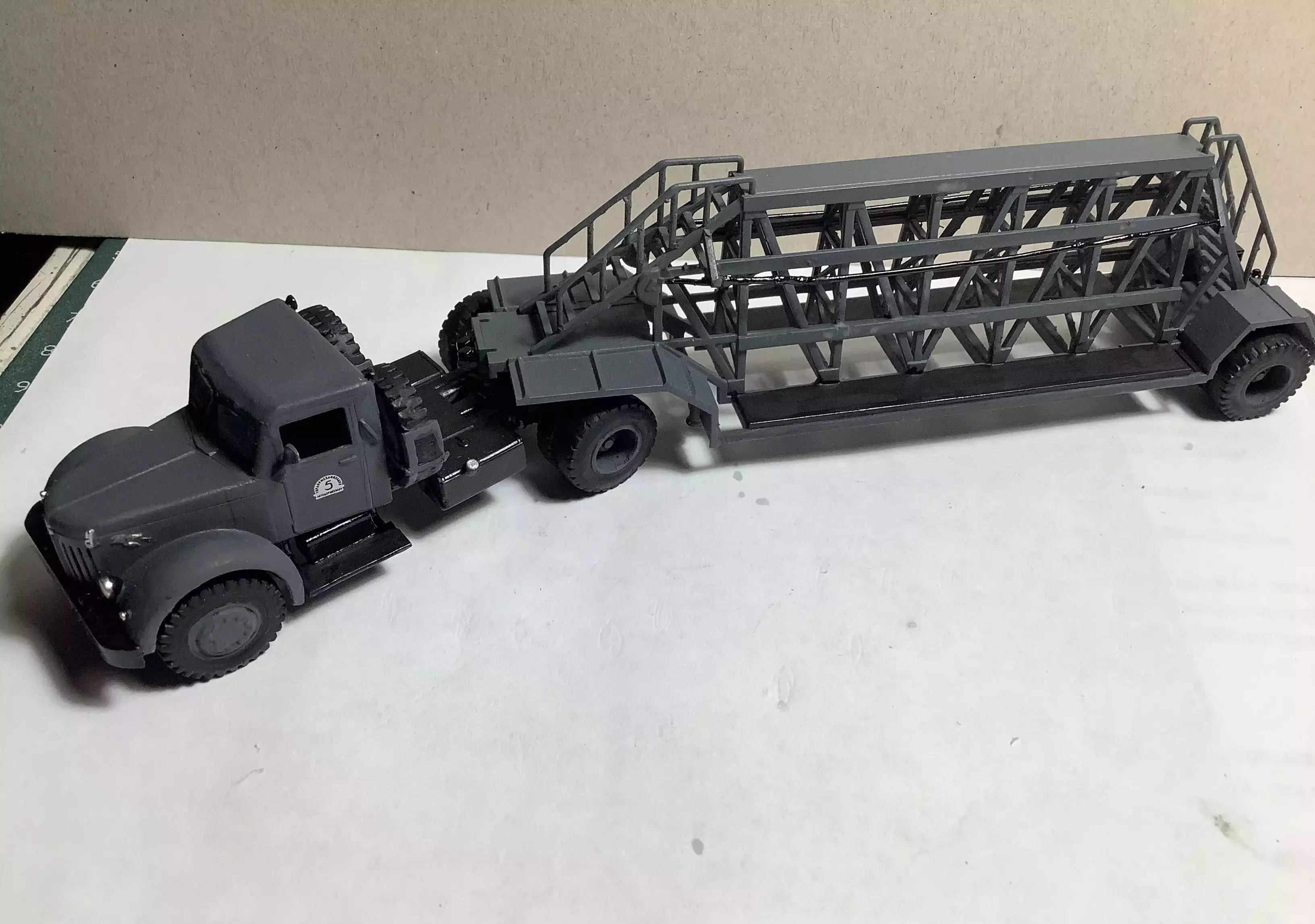 Сборная модель лесовоз с прицепом-роспуском 43204-10