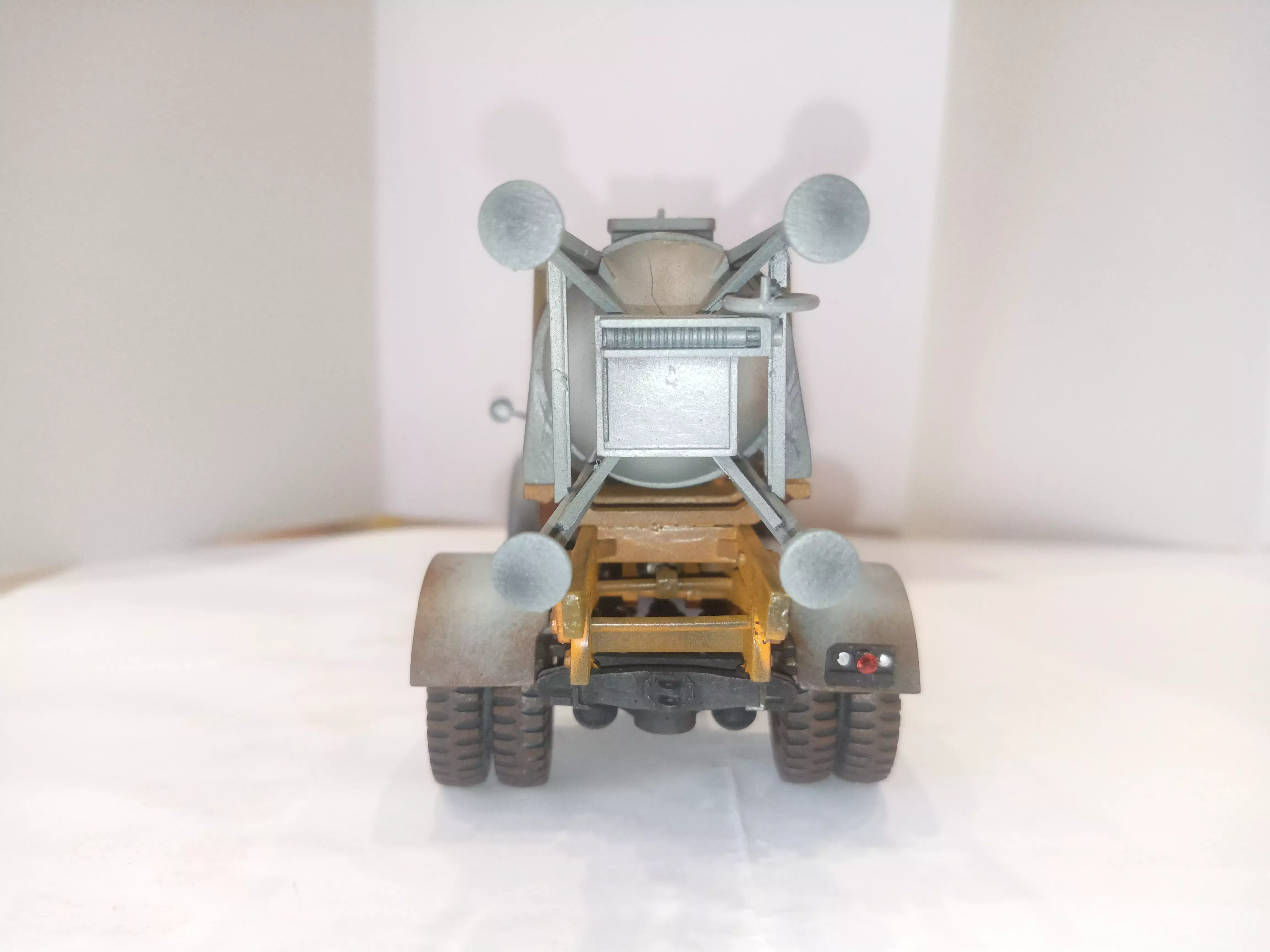 Сборная модель лесовоз с прицепом-роспуском 43204-10