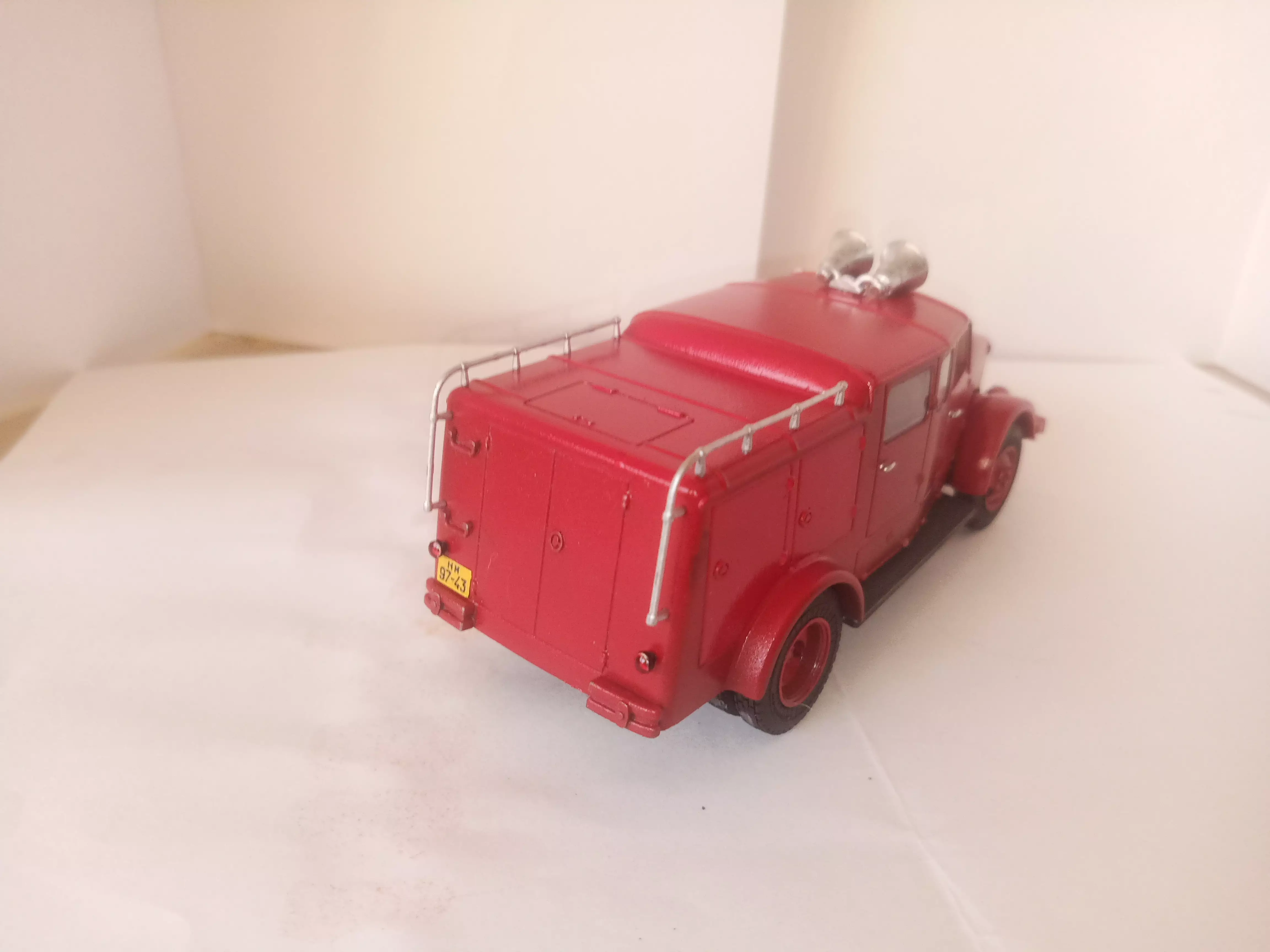 Сборная модель лесовоз с прицепом-роспуском 43204-10