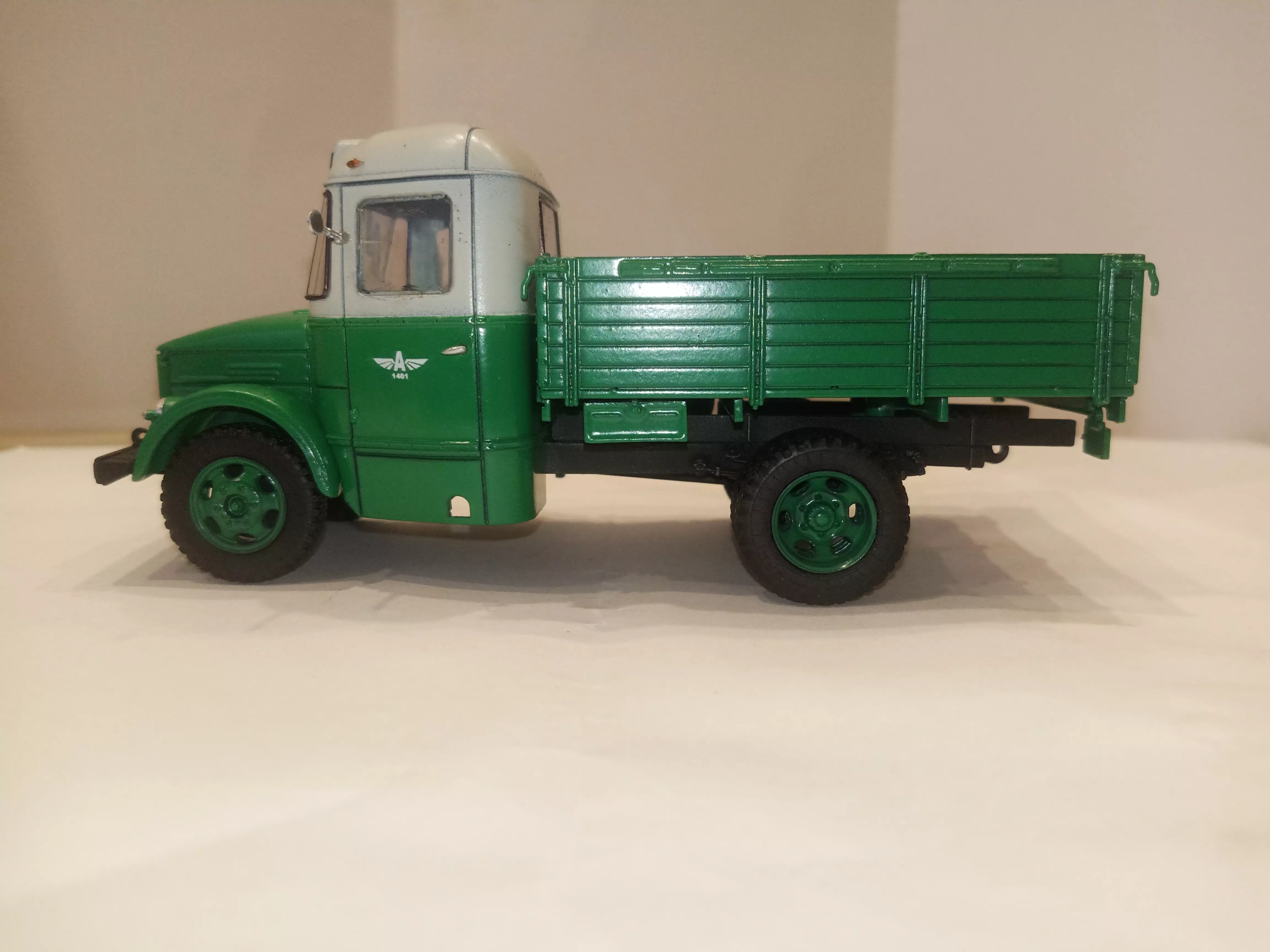 Сборная модель лесовоз с прицепом-роспуском 43204-10