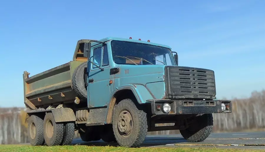 Сборная модель лесовоз с прицепом-роспуском 43204-10