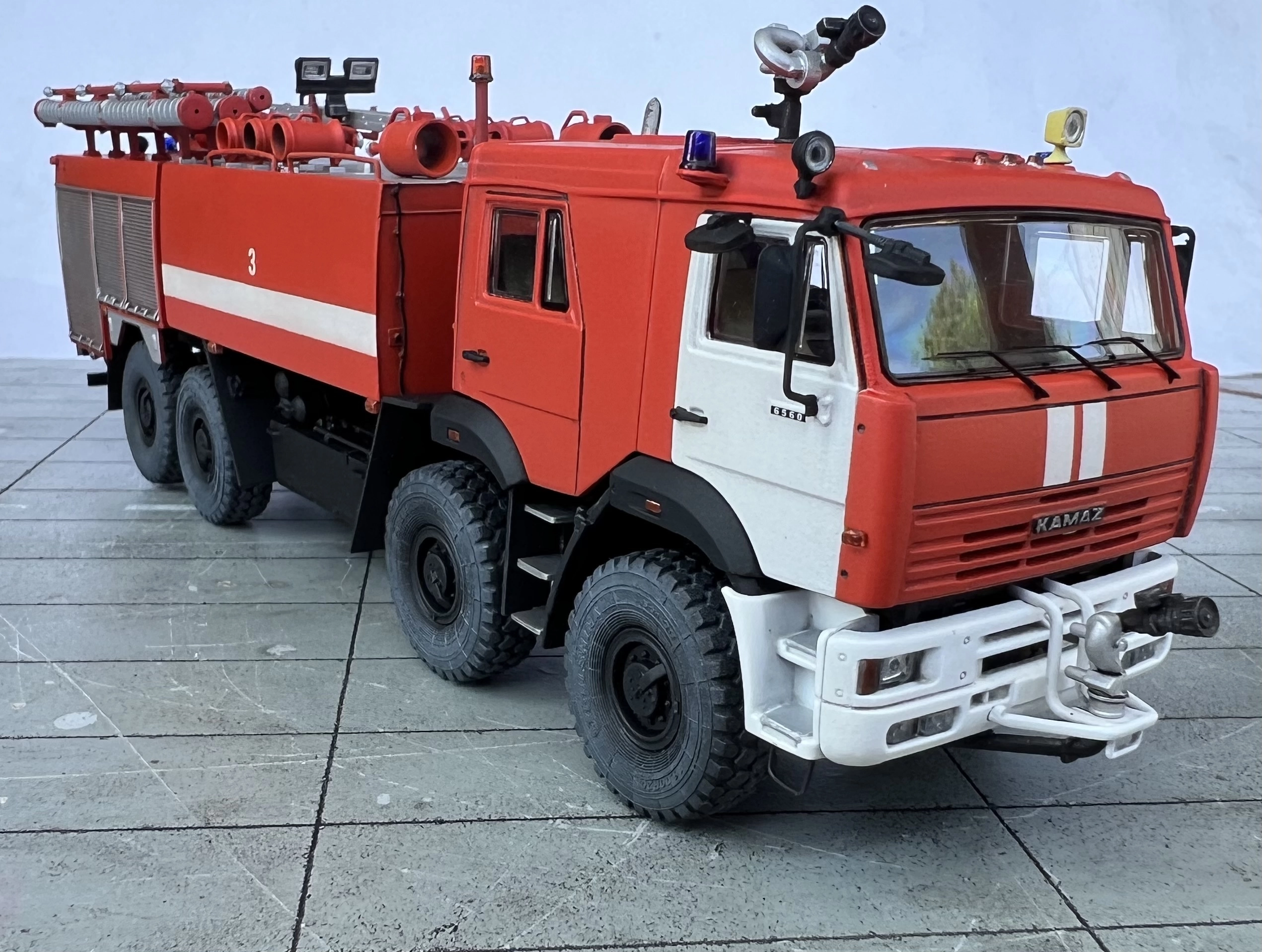 Сборная модель лесовоз с прицепом-роспуском 43204-10