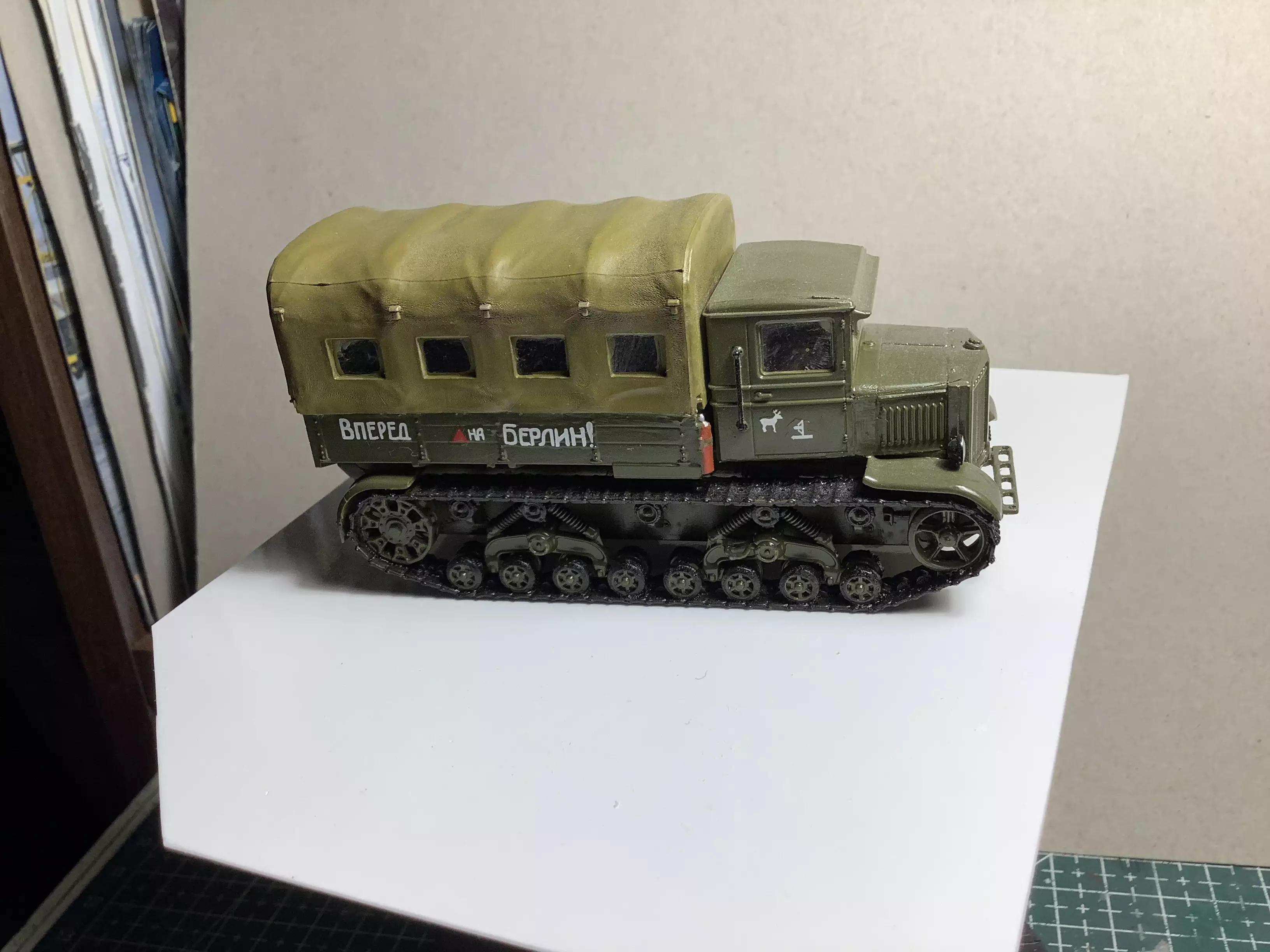 Сборная модель лесовоз с прицепом-роспуском 43204-10