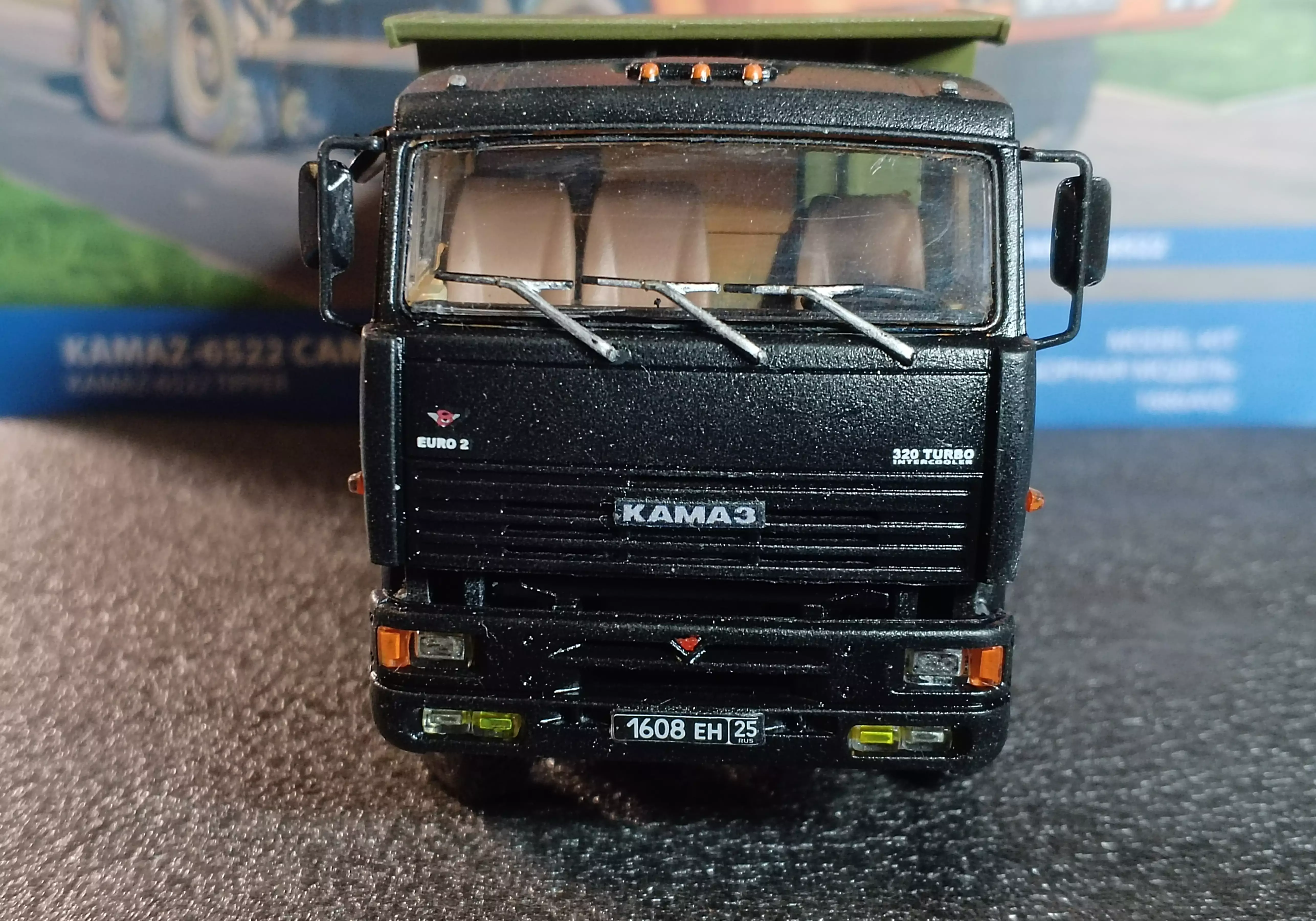 Сборная модель лесовоз с прицепом-роспуском 43204-10