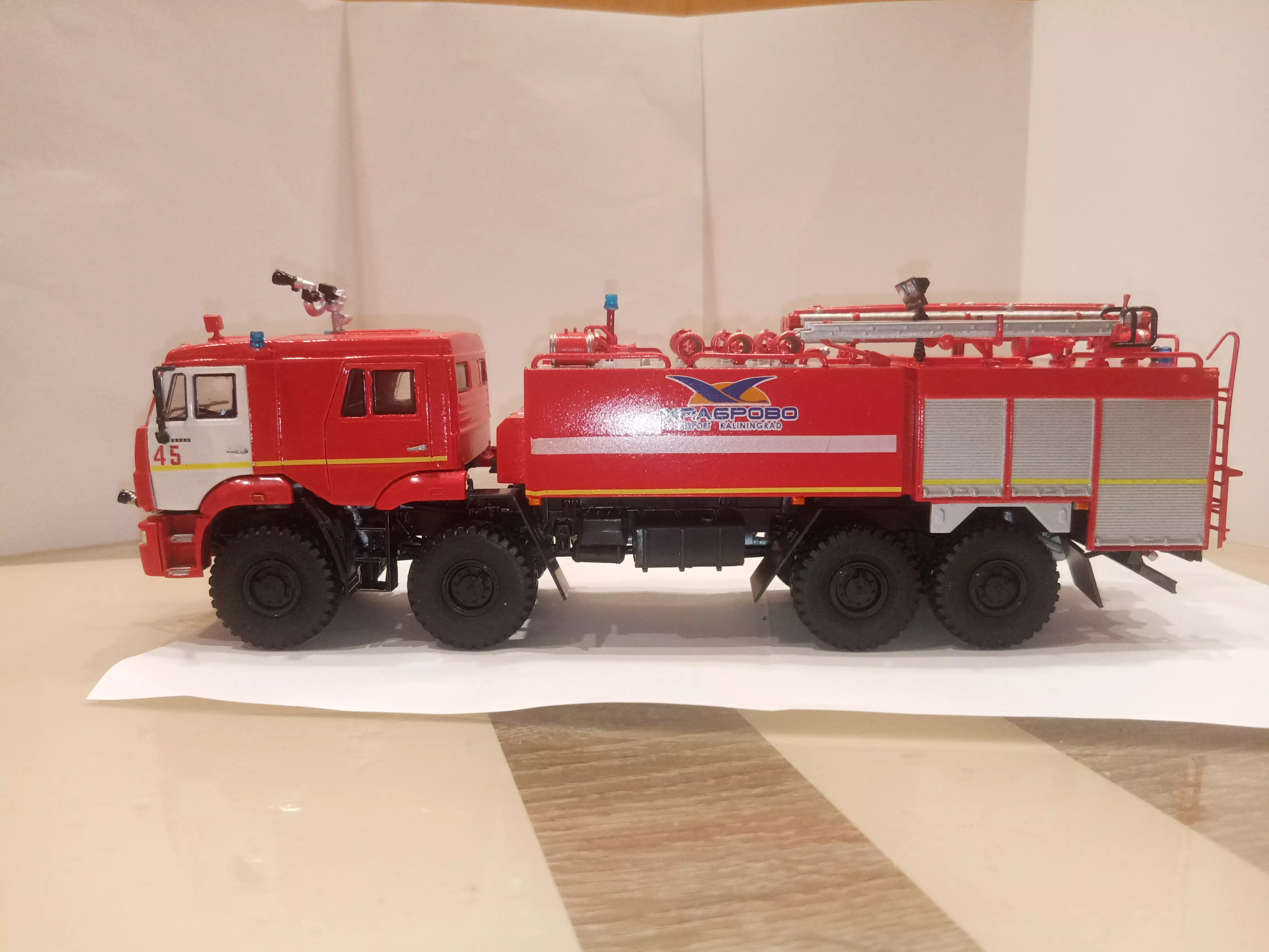 Сборная модель лесовоз с прицепом-роспуском 43204-10