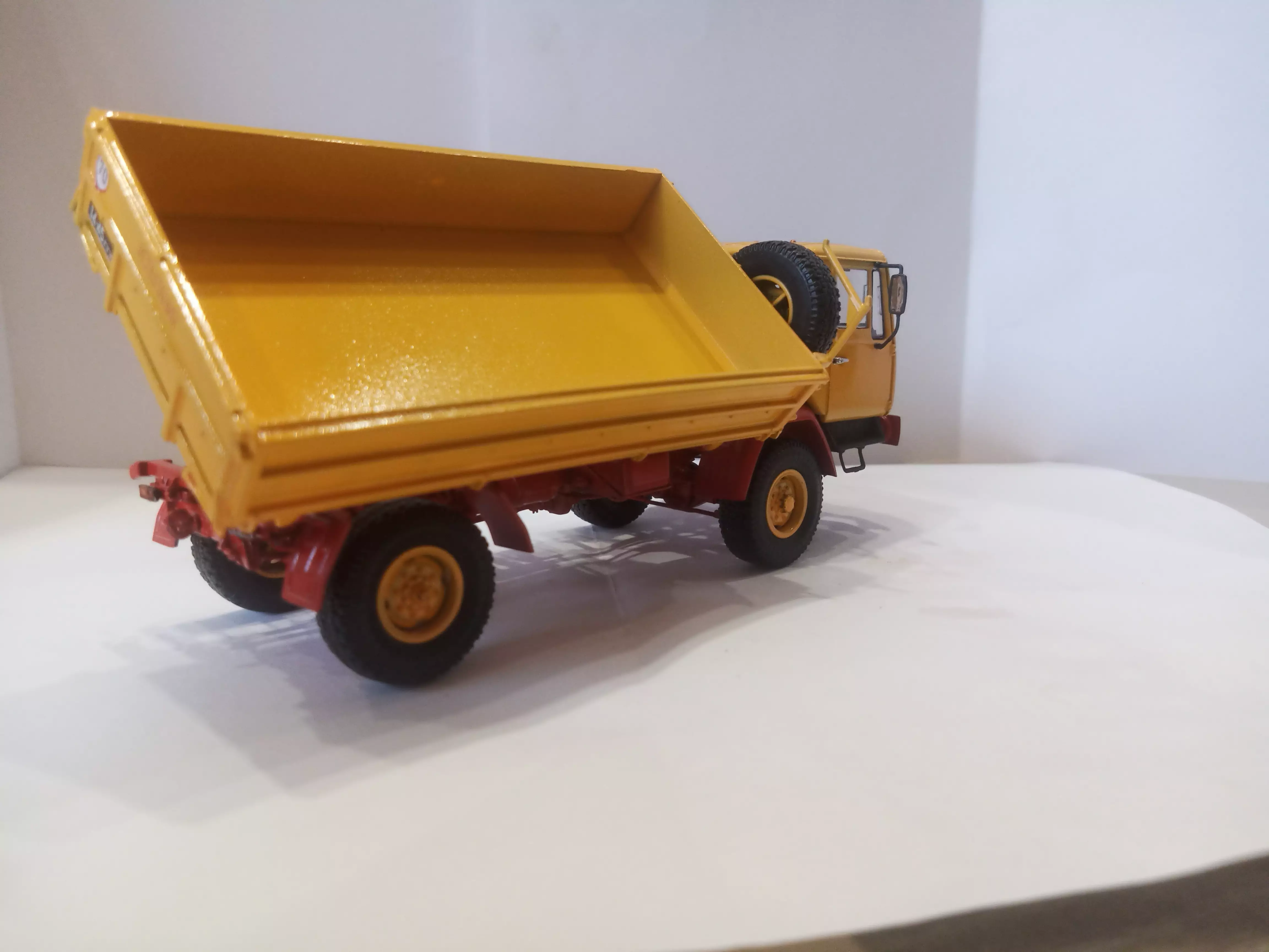 Сборная модель лесовоз с прицепом-роспуском 43204-10