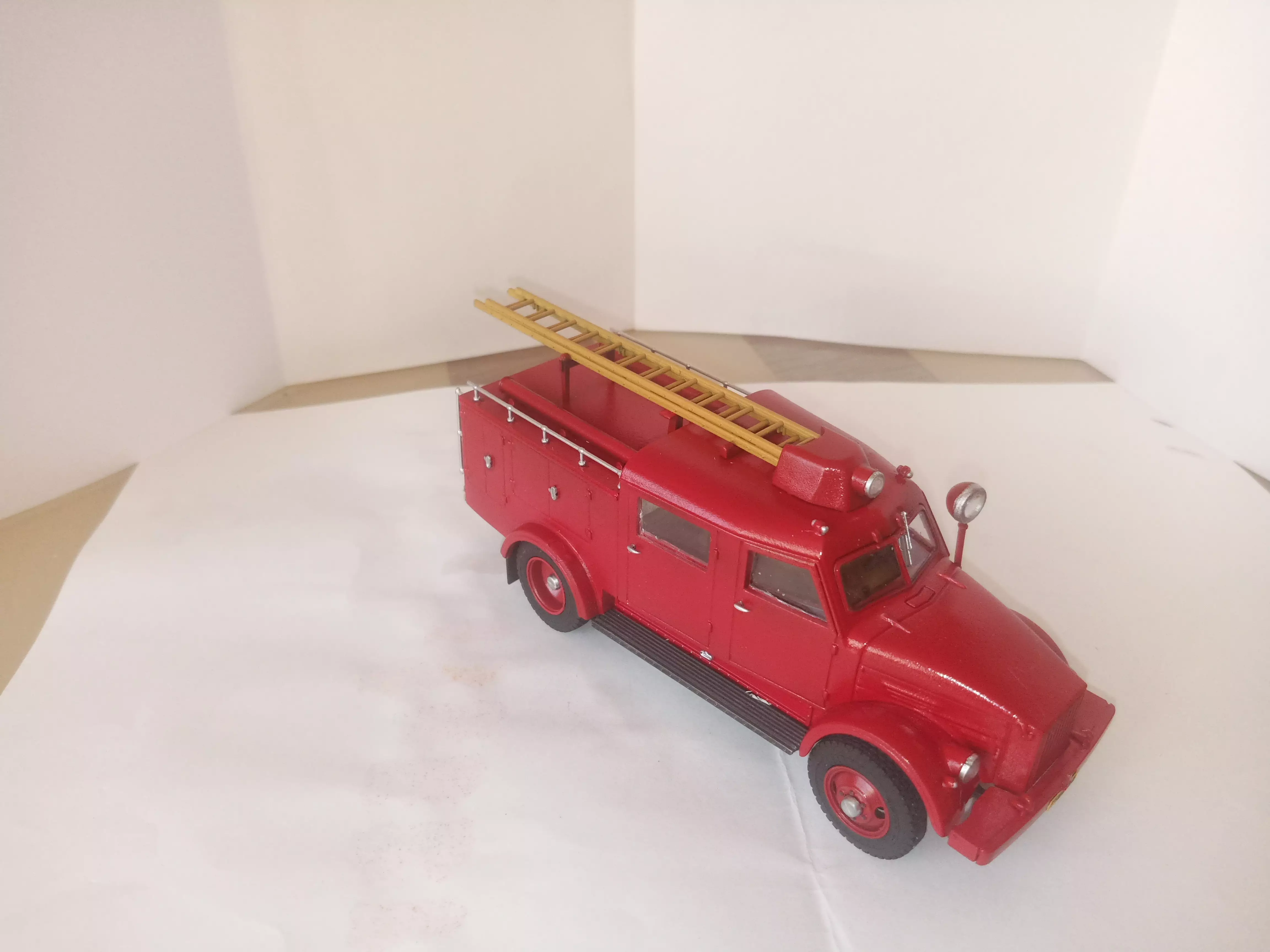 Сборная модель лесовоз с прицепом-роспуском 43204-10