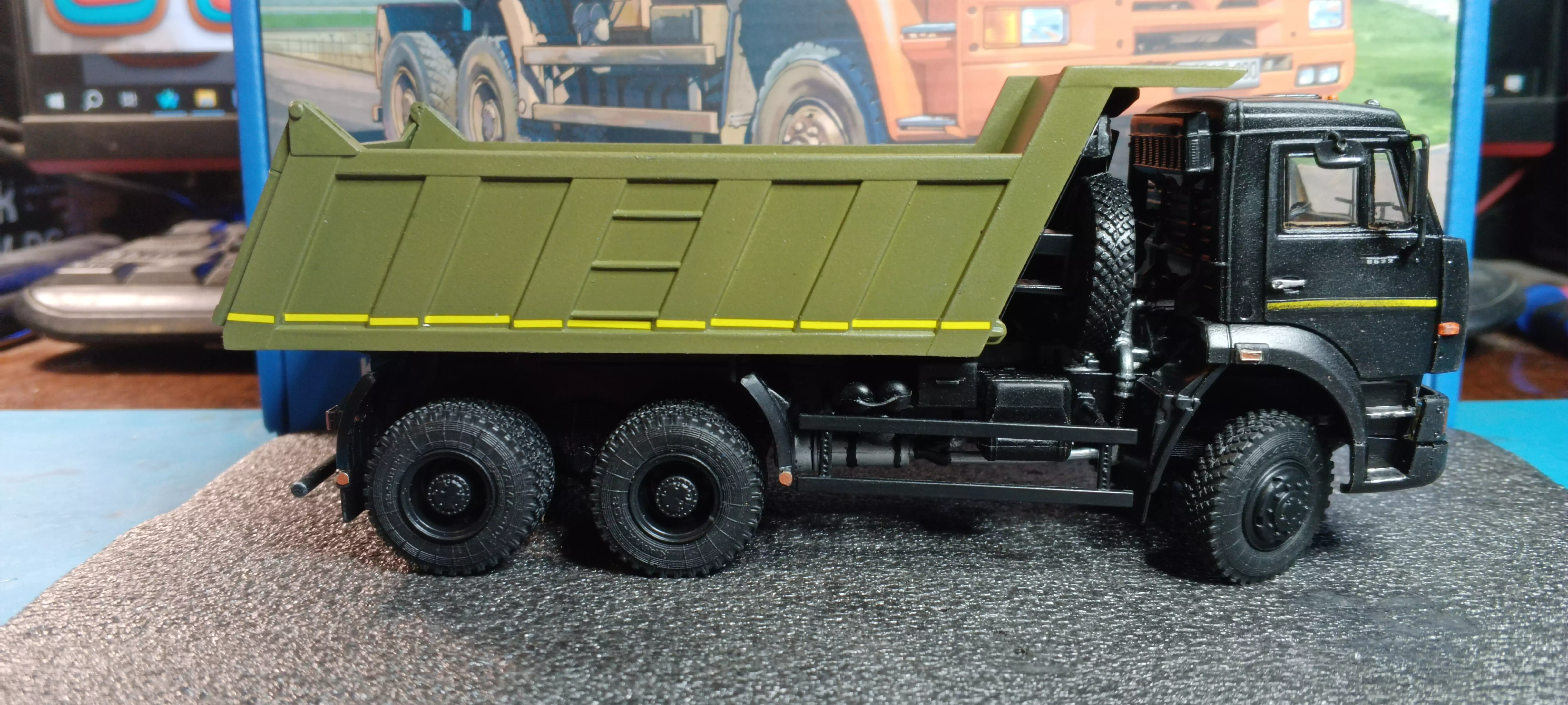 Сборная модель лесовоз с прицепом-роспуском 43204-10