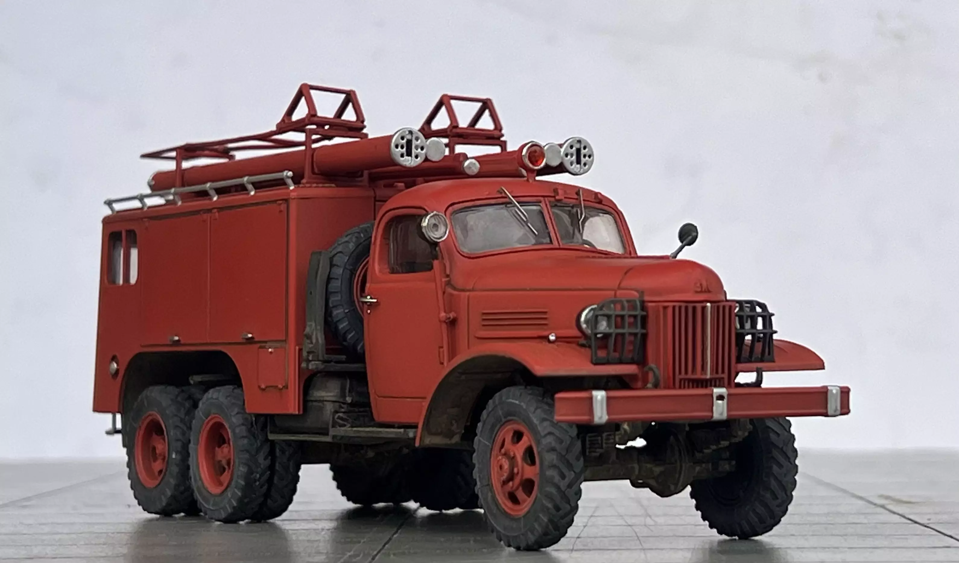 Сборная модель лесовоз с прицепом-роспуском 43204-10