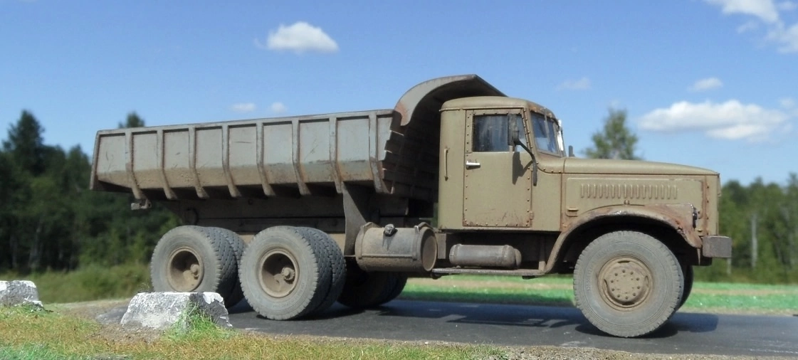 Сборная модель лесовоз с прицепом-роспуском 43204-10
