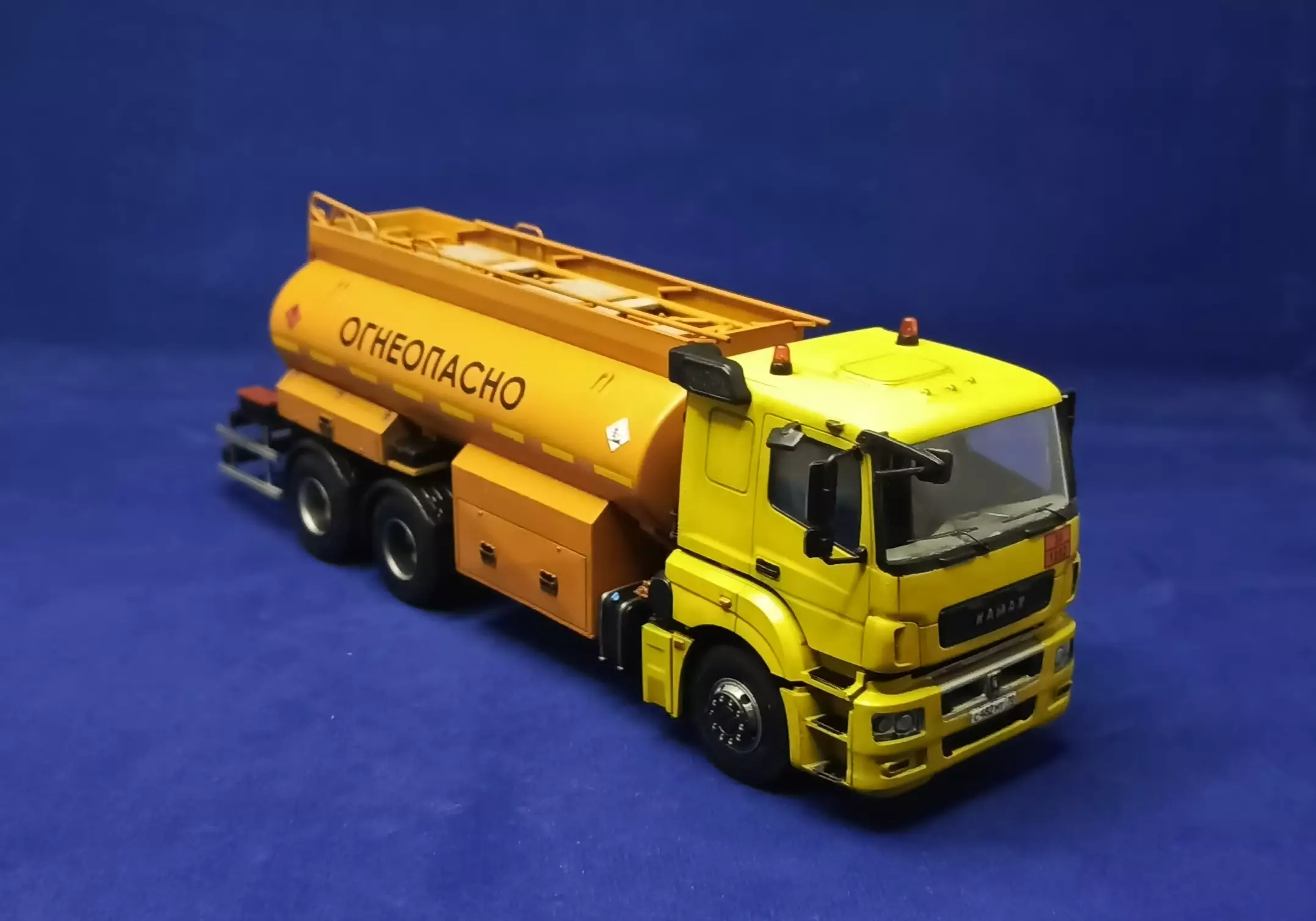 Сборная модель лесовоз с прицепом-роспуском 43204-10