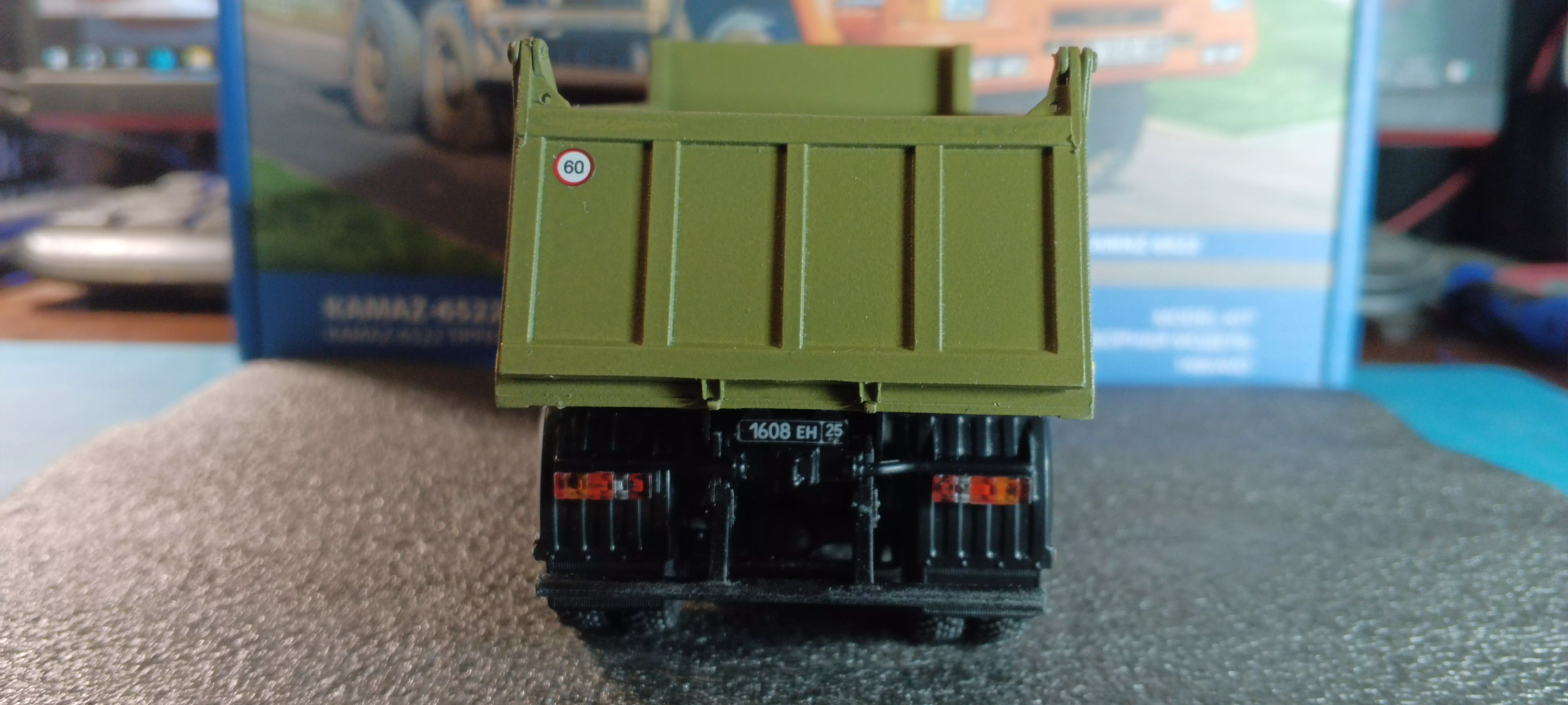 Сборная модель лесовоз с прицепом-роспуском 43204-10