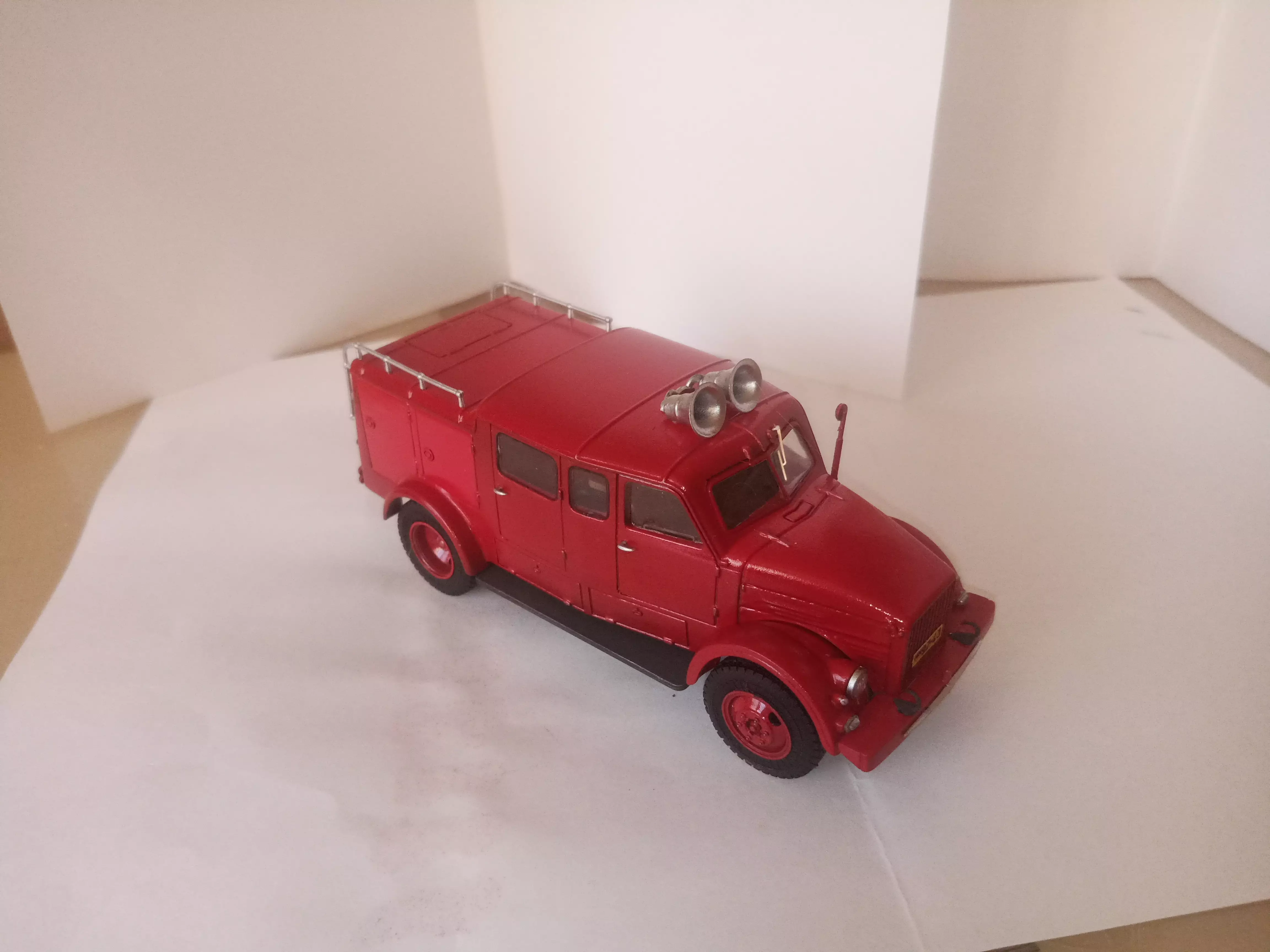 Сборная модель лесовоз с прицепом-роспуском 43204-10