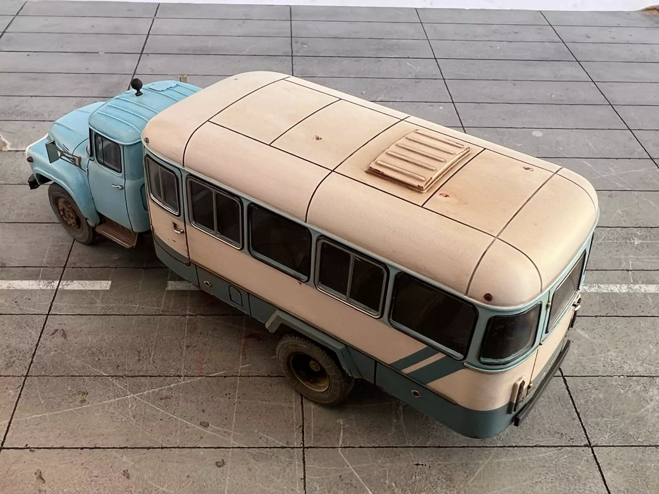 Сборная модель лесовоз с прицепом-роспуском 43204-10