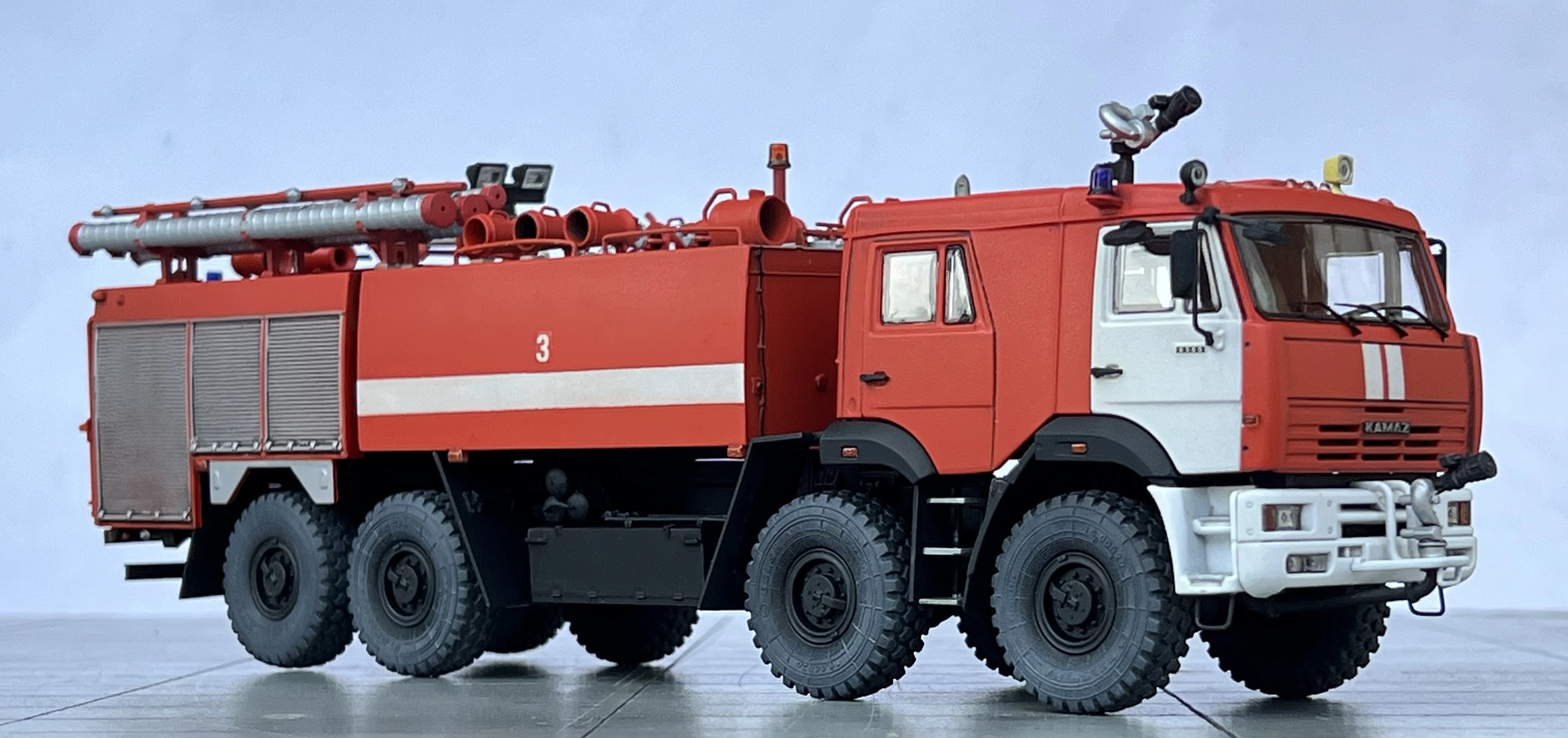 Сборная модель лесовоз с прицепом-роспуском 43204-10