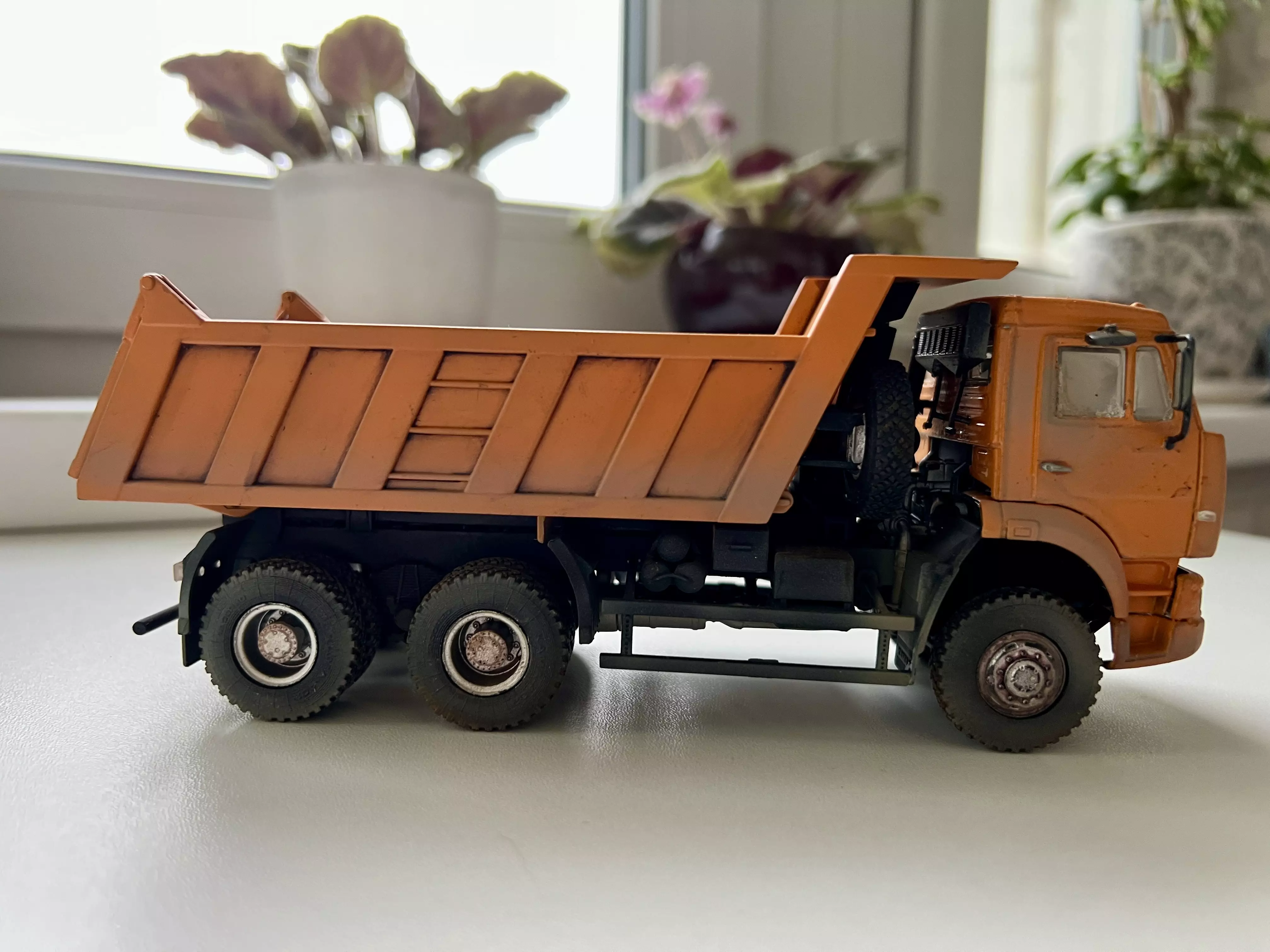 Сборная модель лесовоз с прицепом-роспуском 43204-10