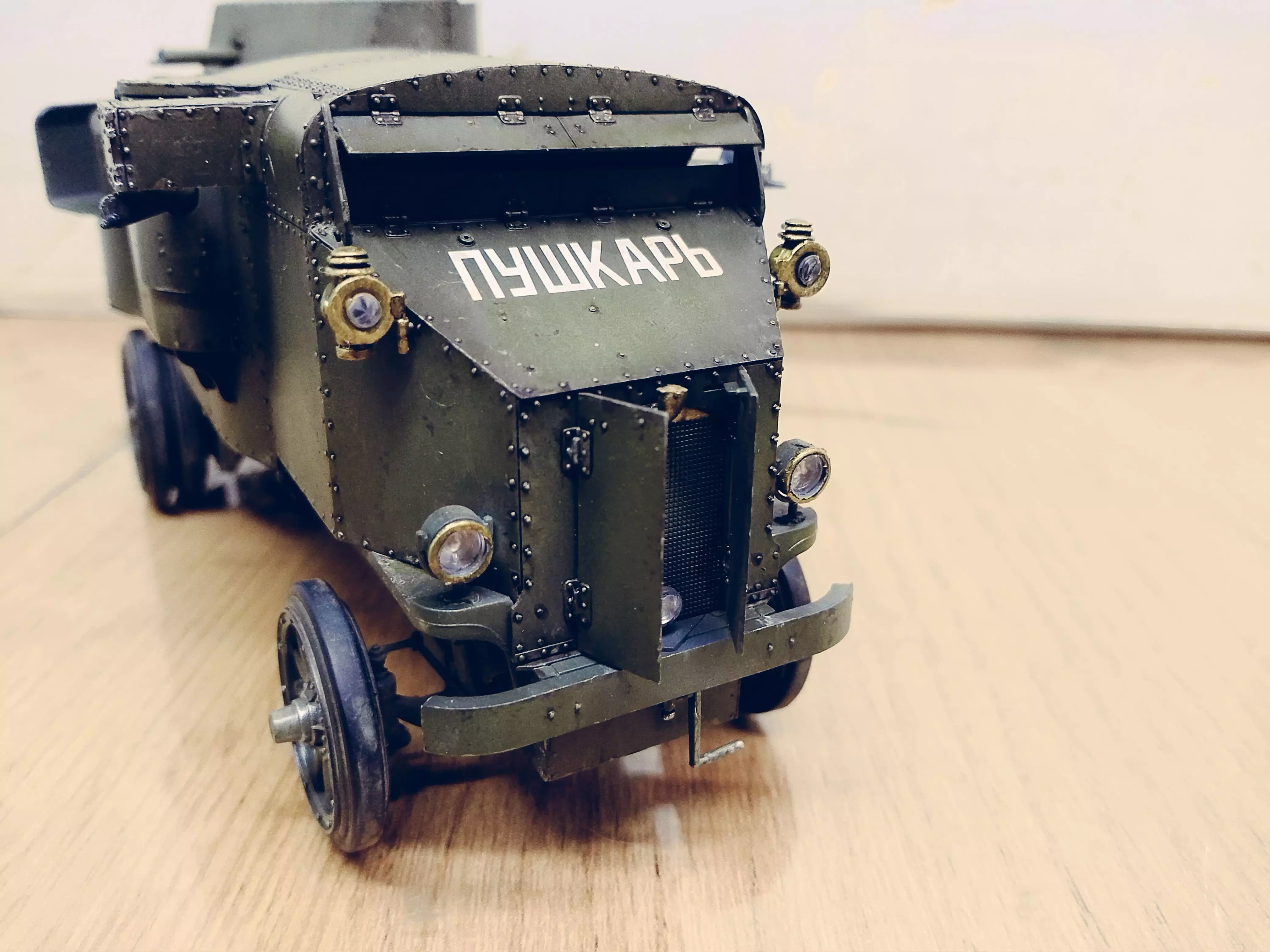 Сборная модель лесовоз с прицепом-роспуском 43204-10