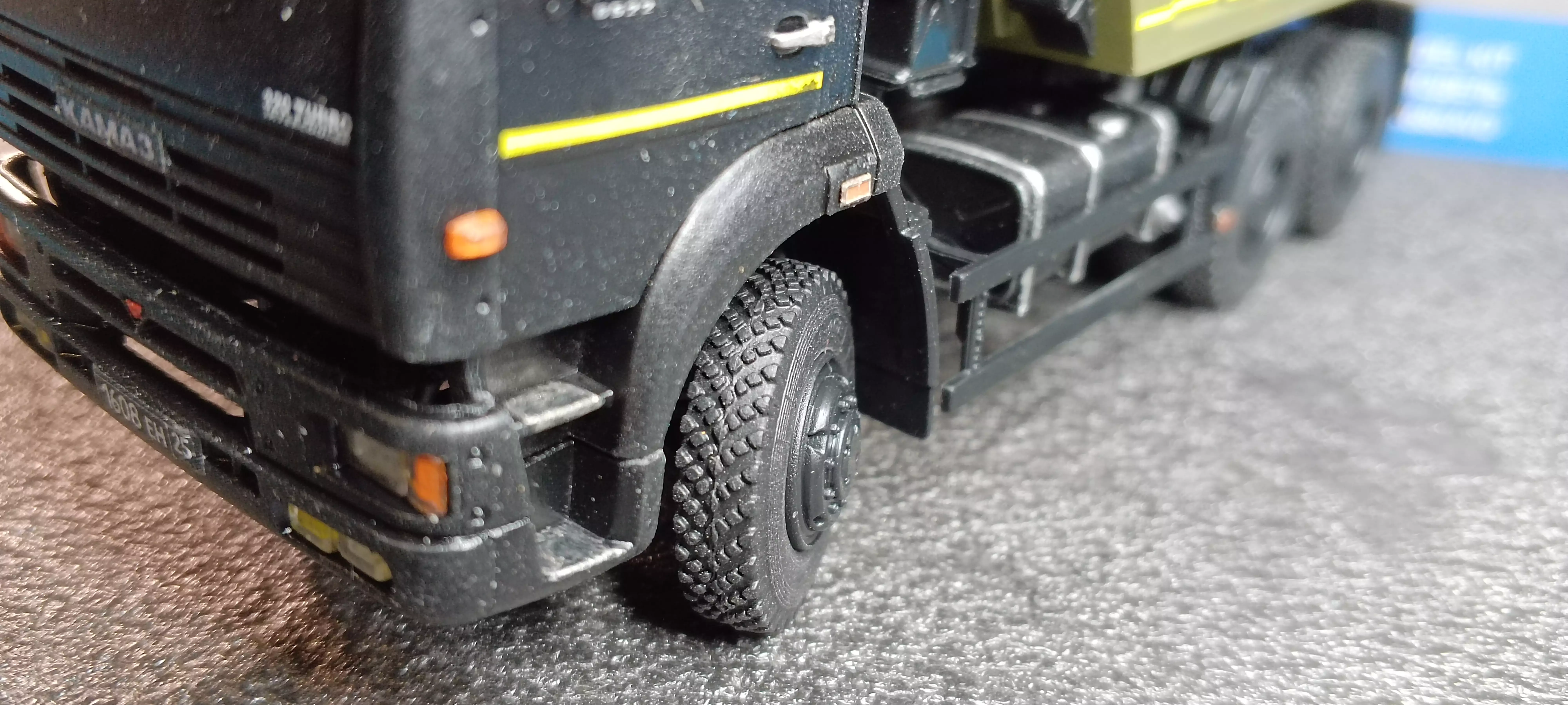 Сборная модель лесовоз с прицепом-роспуском 43204-10