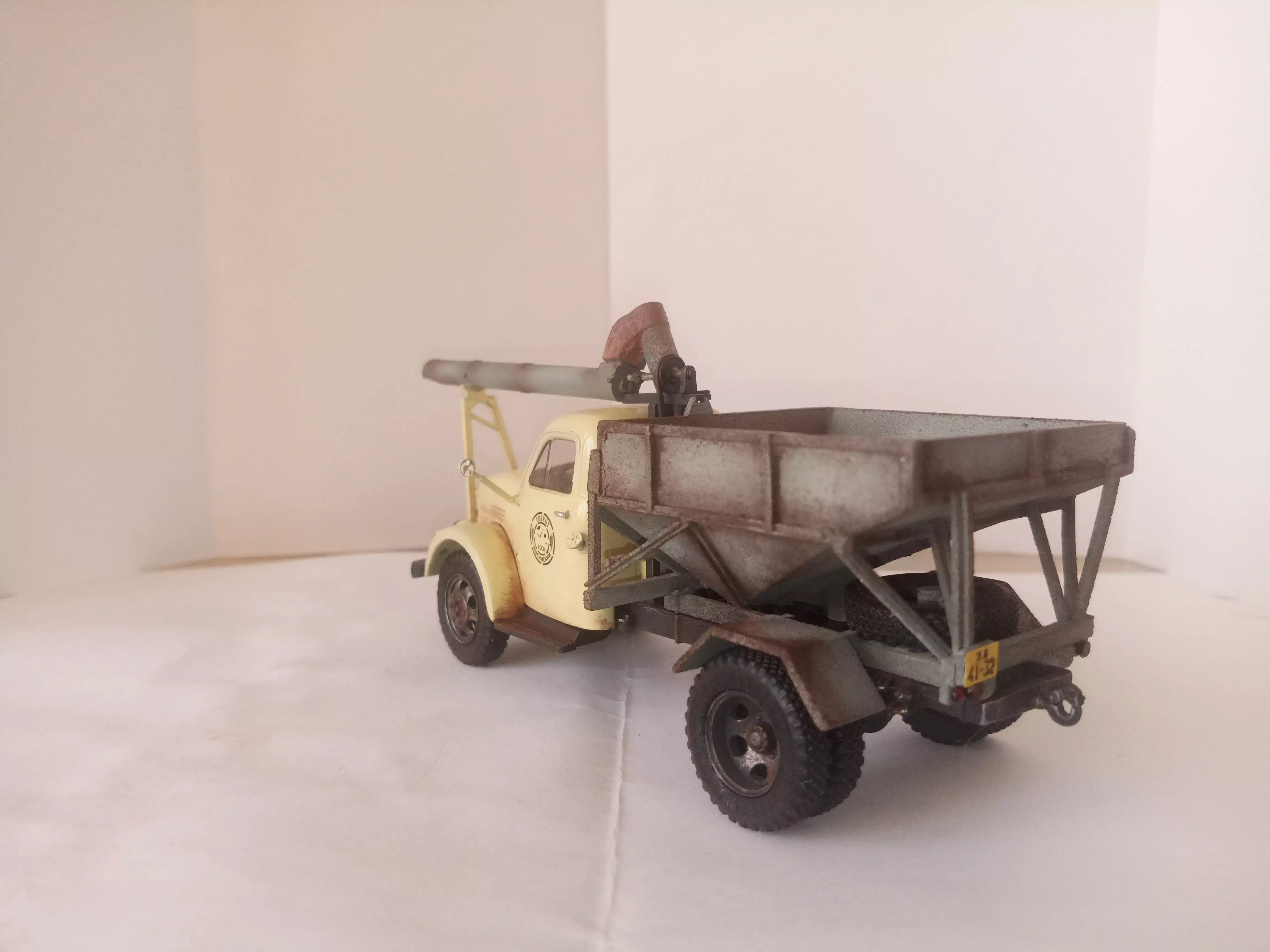 Сборная модель лесовоз с прицепом-роспуском 43204-10