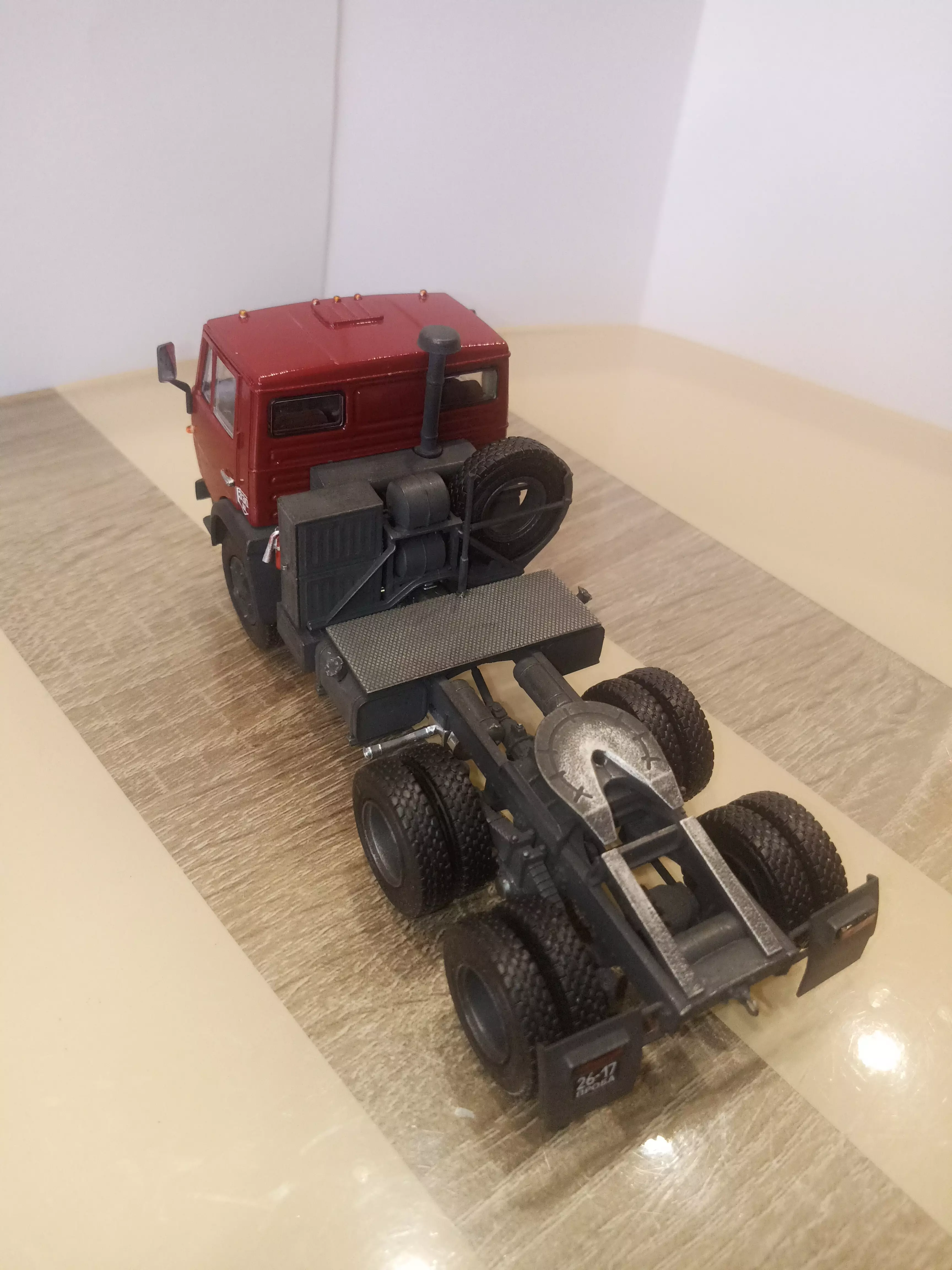 Сборная модель лесовоз с прицепом-роспуском 43204-10