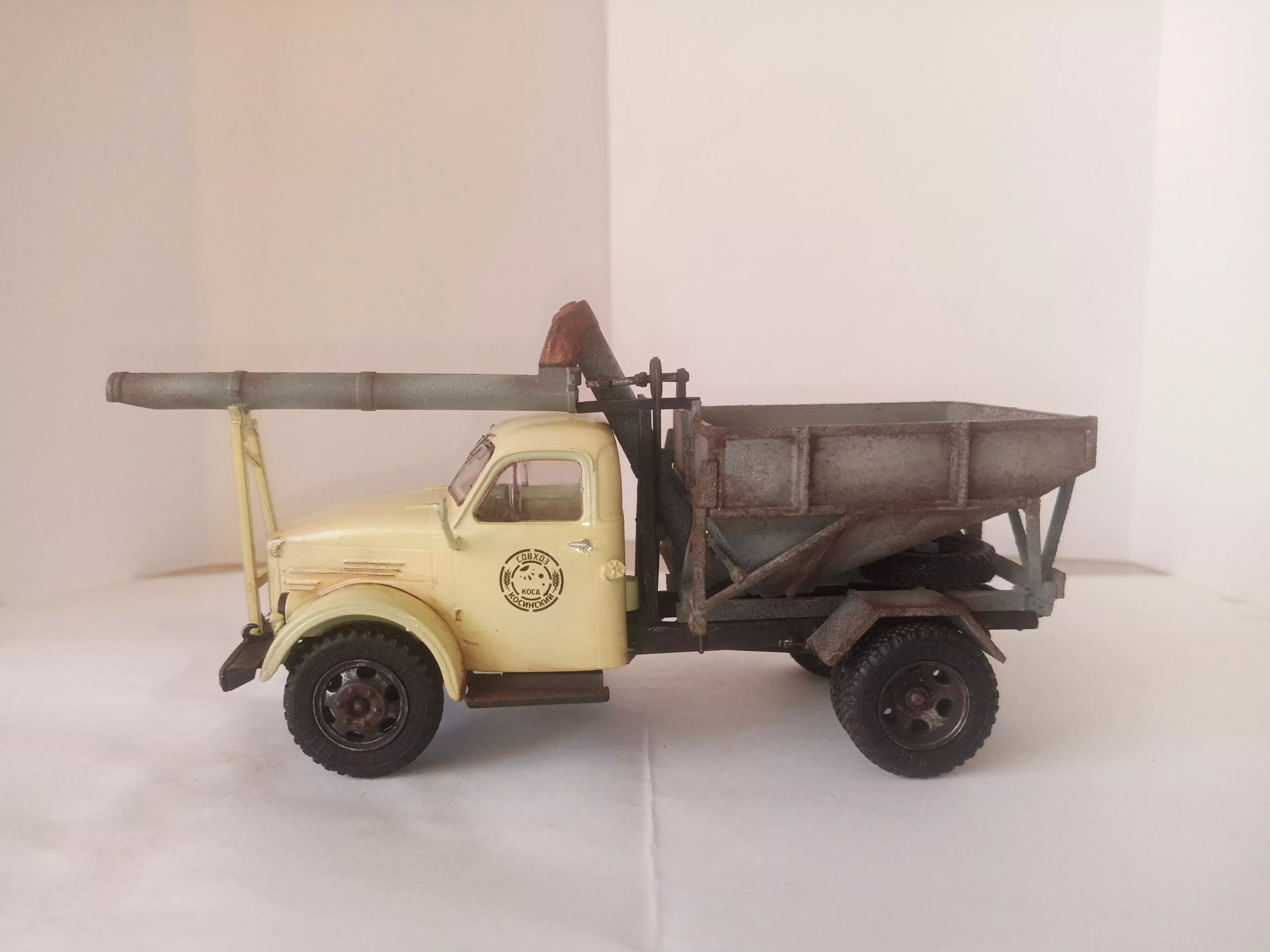 Сборная модель лесовоз с прицепом-роспуском 43204-10