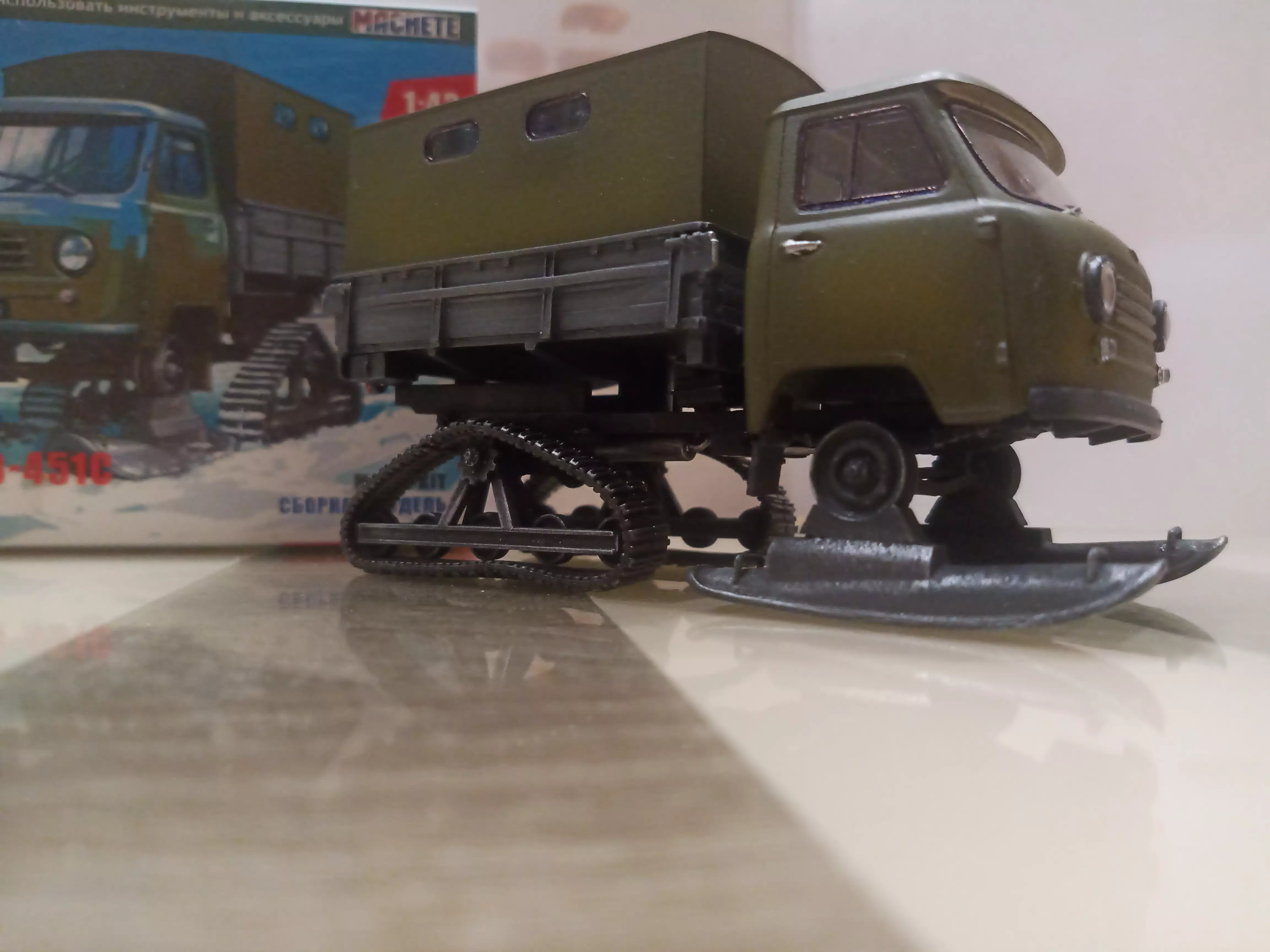 Сборная модель лесовоз с прицепом-роспуском 43204-10