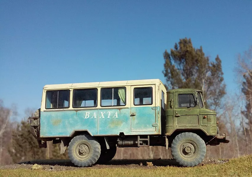 Сборная модель Вахтовый автобус НЗАС-3964 (66)