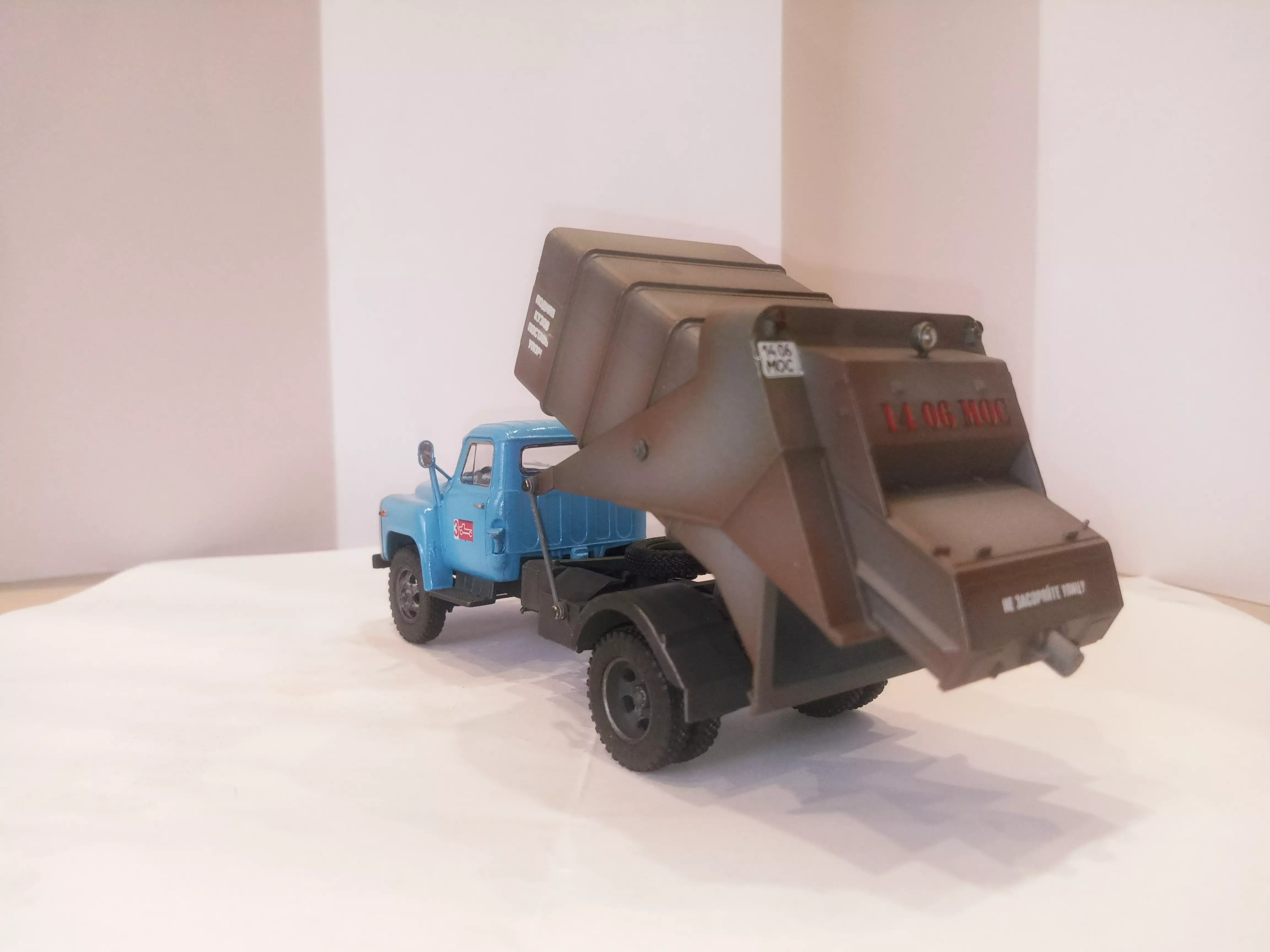 Сборная модель лесовоз с прицепом-роспуском 43204-10