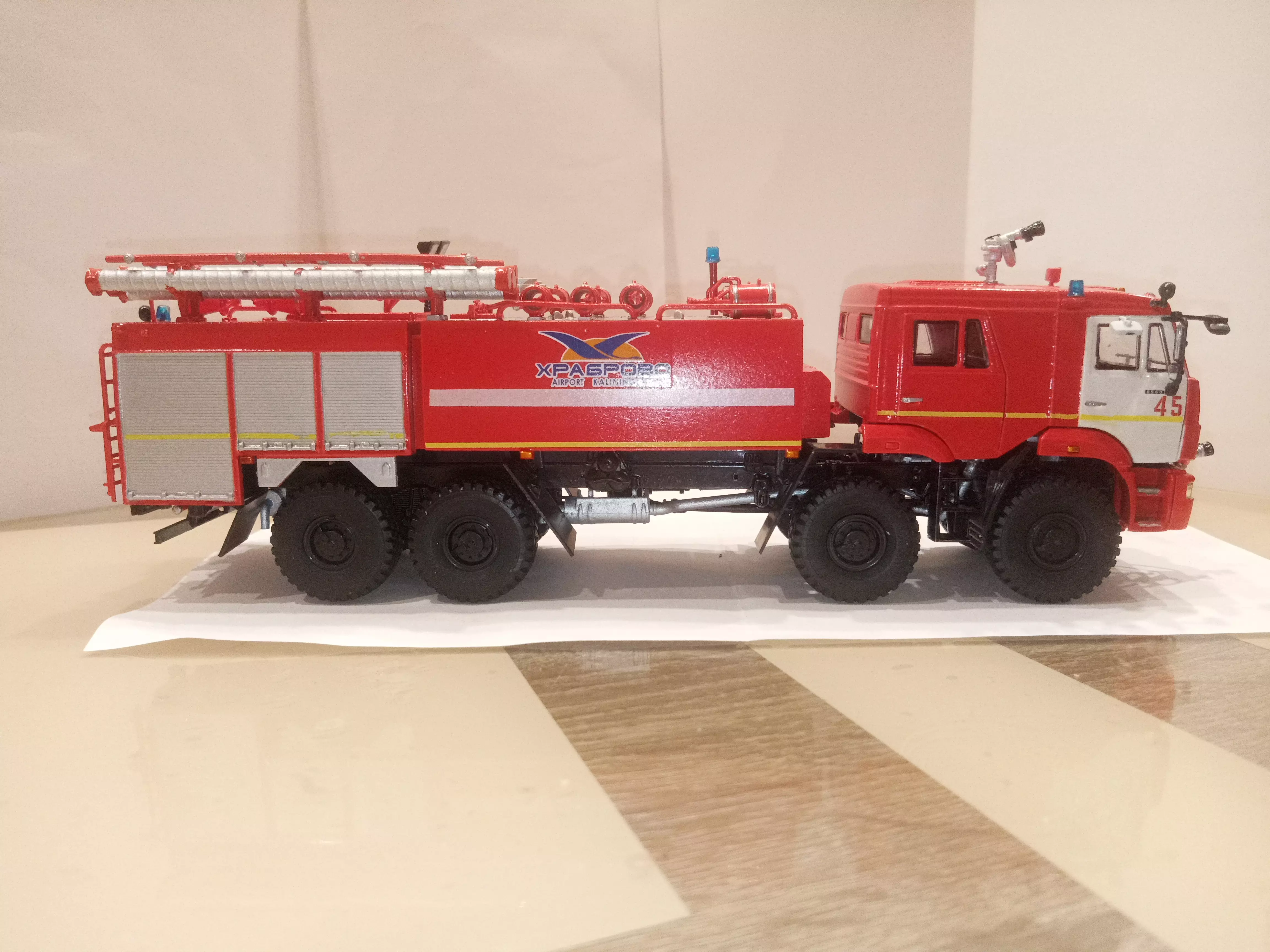 Сборная модель лесовоз с прицепом-роспуском 43204-10