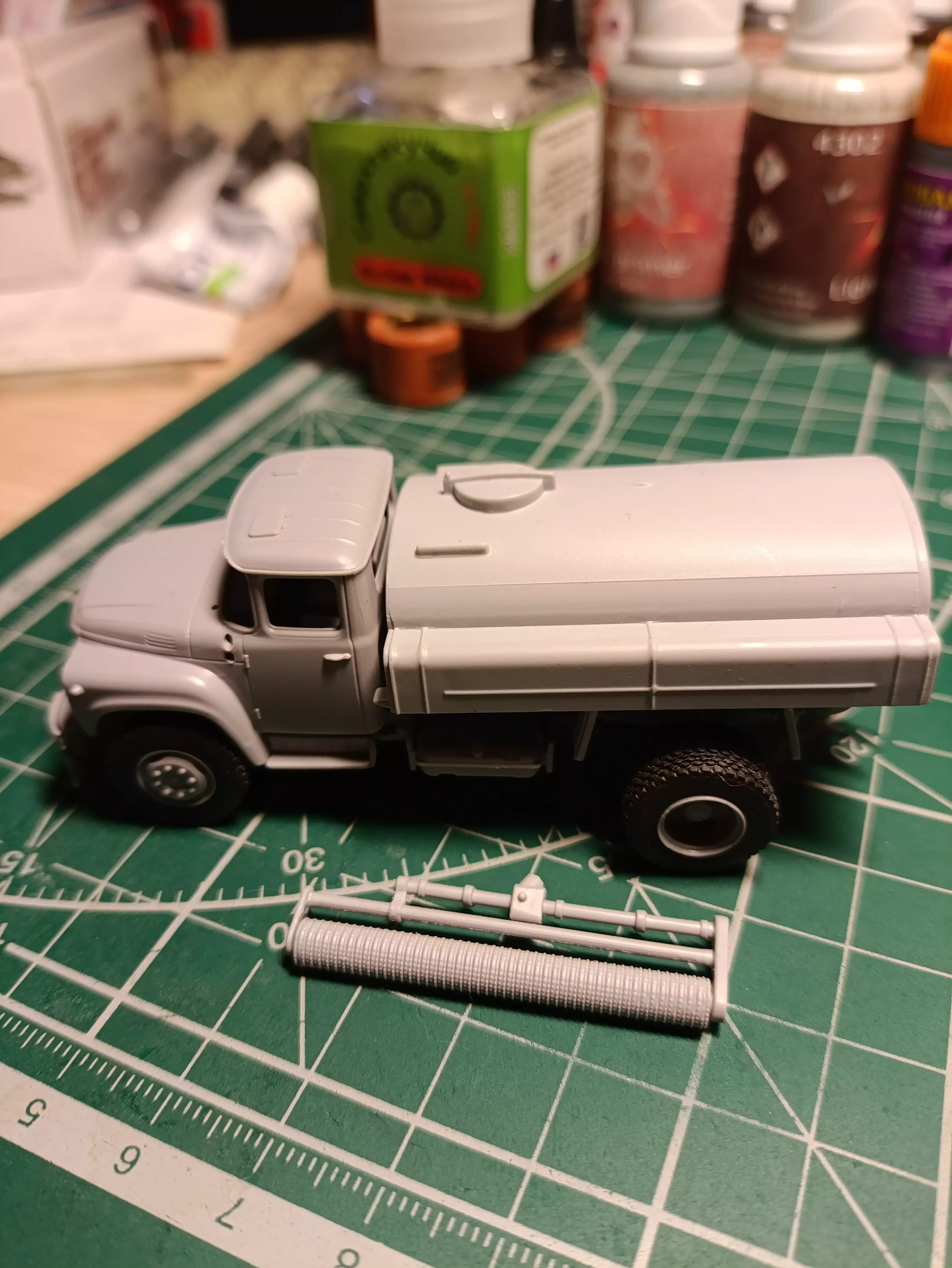 Сборная модель лесовоз с прицепом-роспуском 43204-10