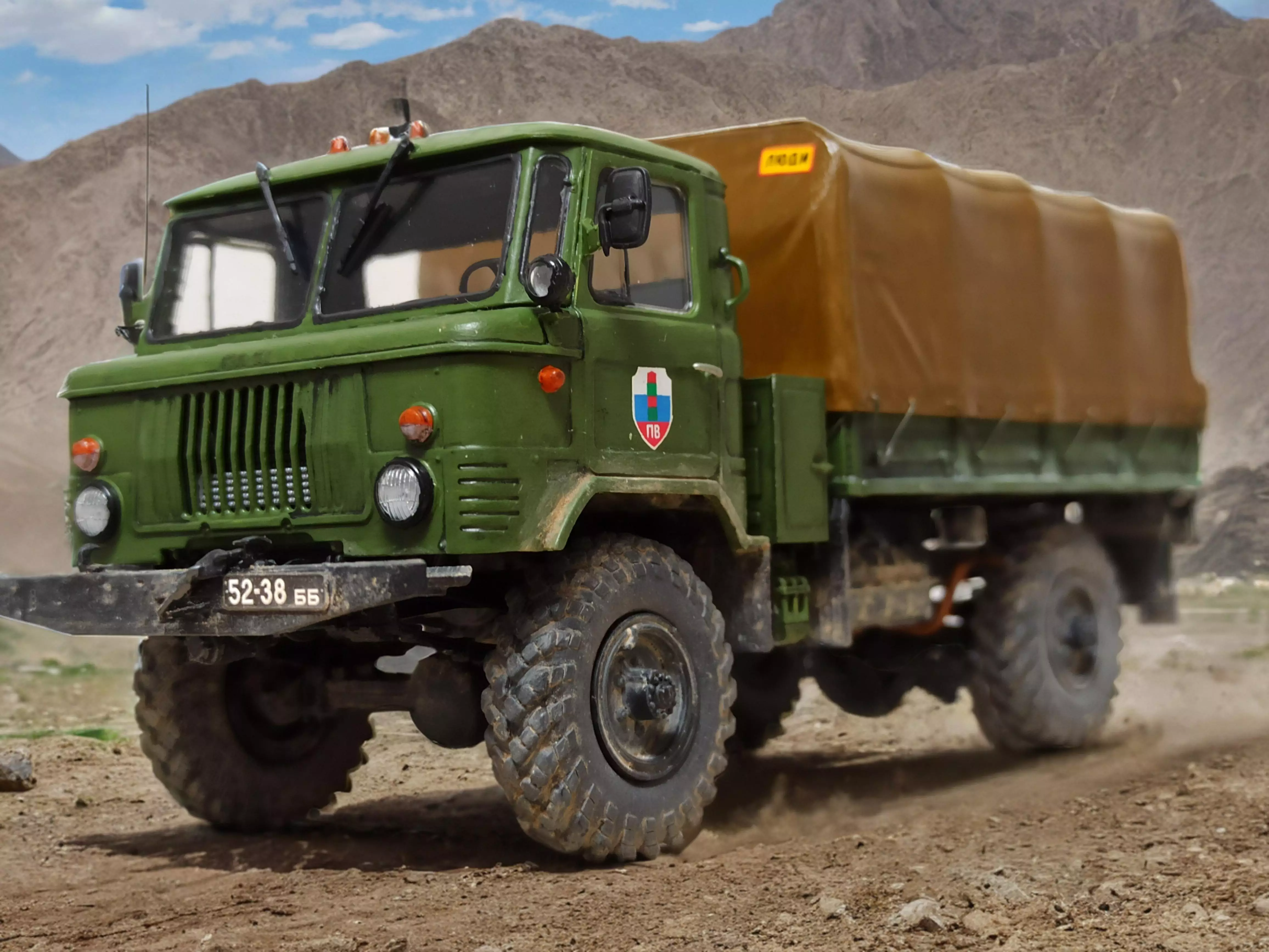 Сборная модель лесовоз с прицепом-роспуском 43204-10