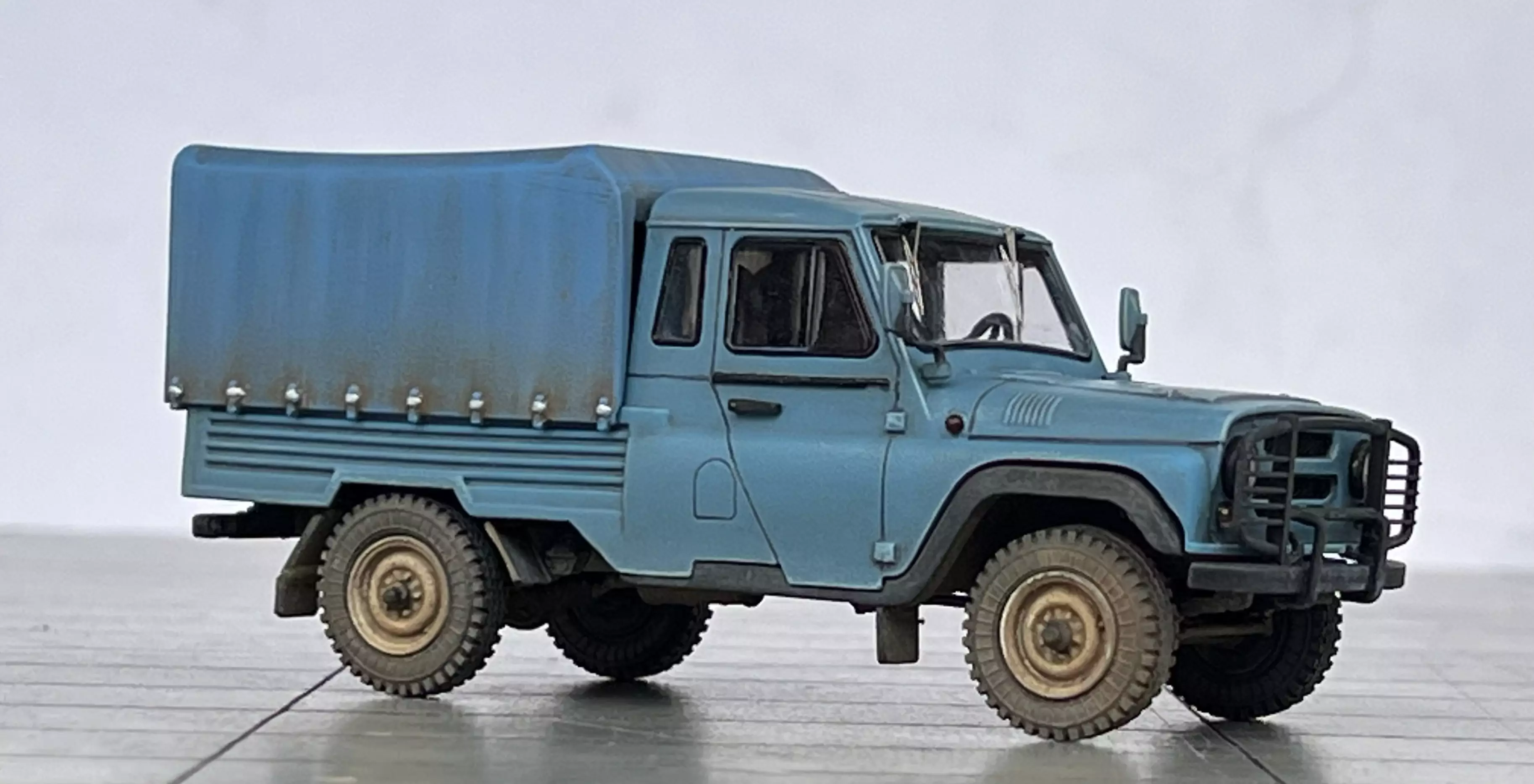 Сборная модель лесовоз с прицепом-роспуском 43204-10