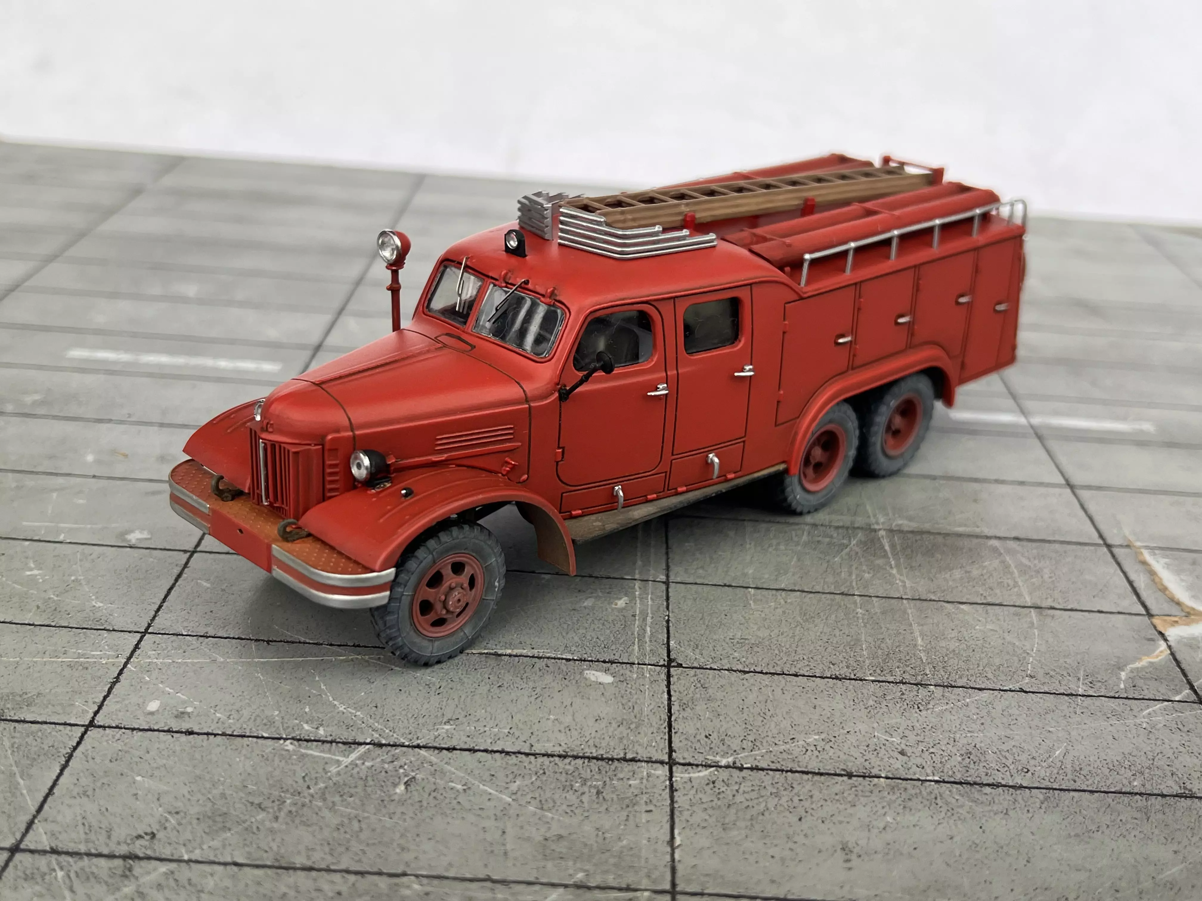 Сборная модель лесовоз с прицепом-роспуском 43204-10