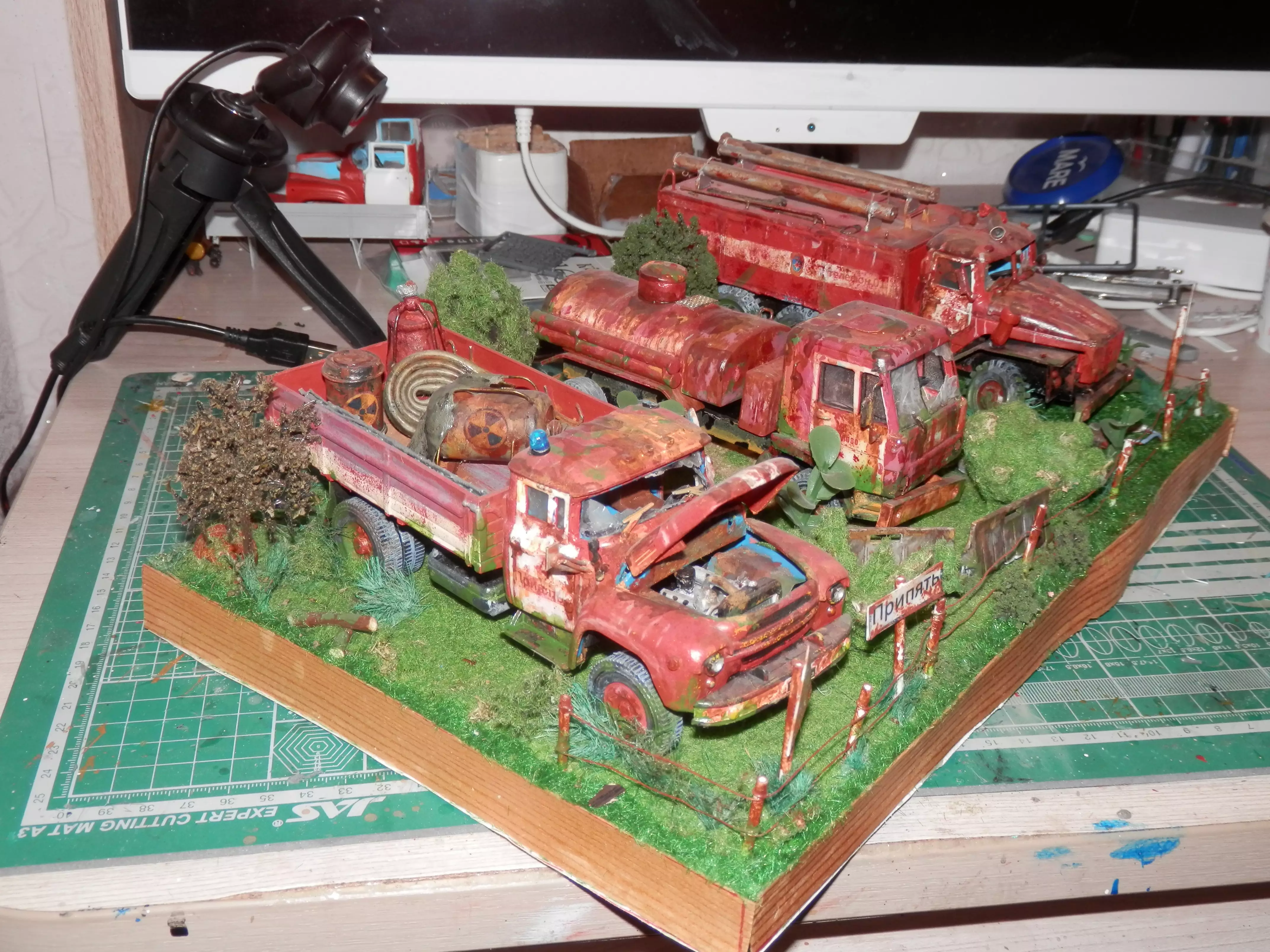 Сборная модель лесовоз с прицепом-роспуском 43204-10