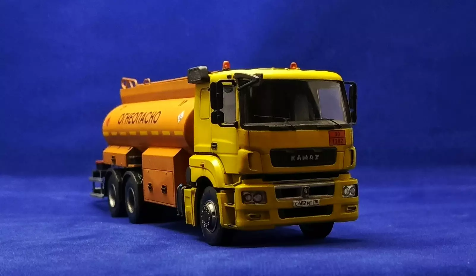 Бецема АЦ/АТЗ-16 (KAMAZ-65207-87)