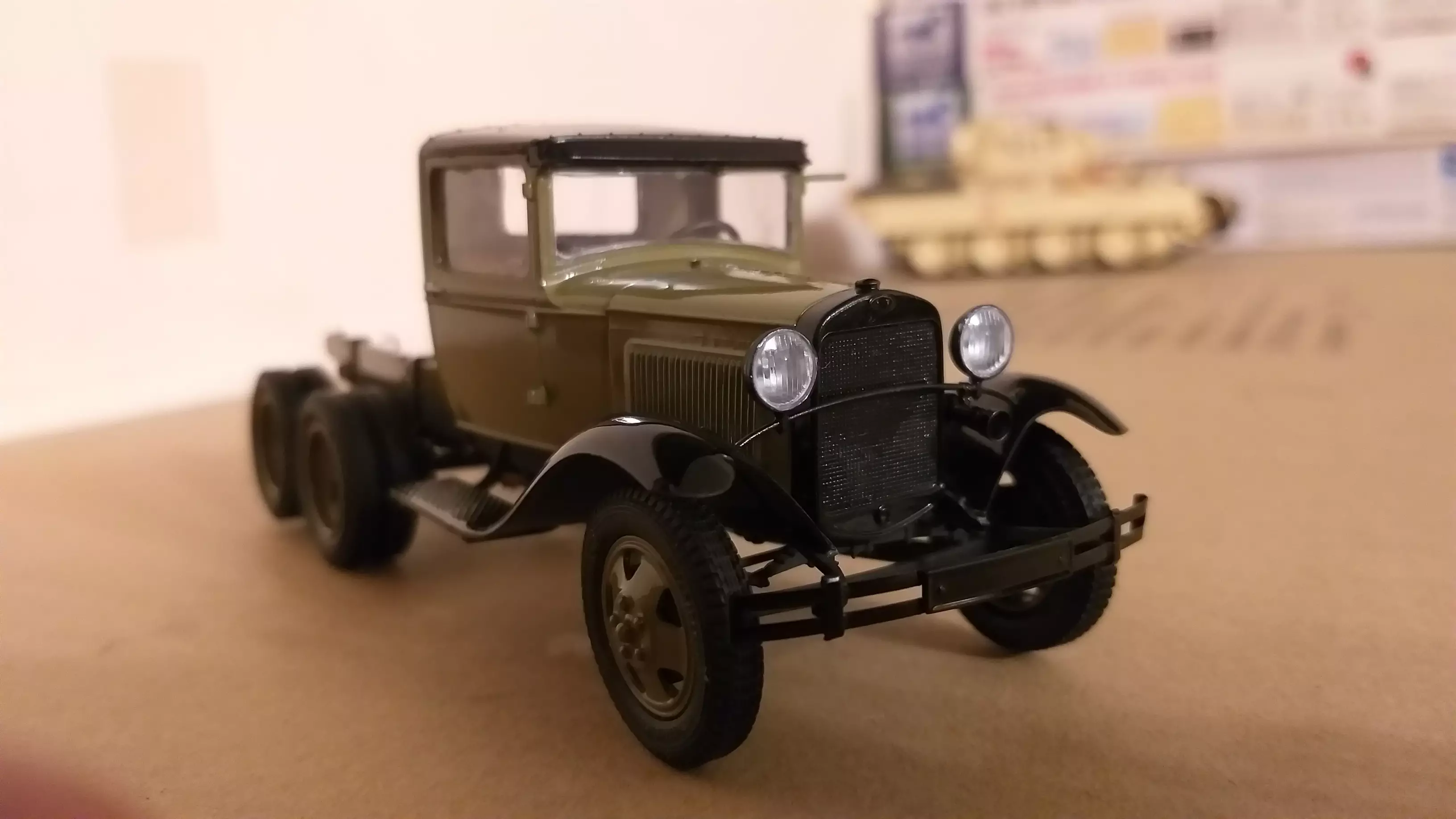 Сборная модель лесовоз с прицепом-роспуском 43204-10