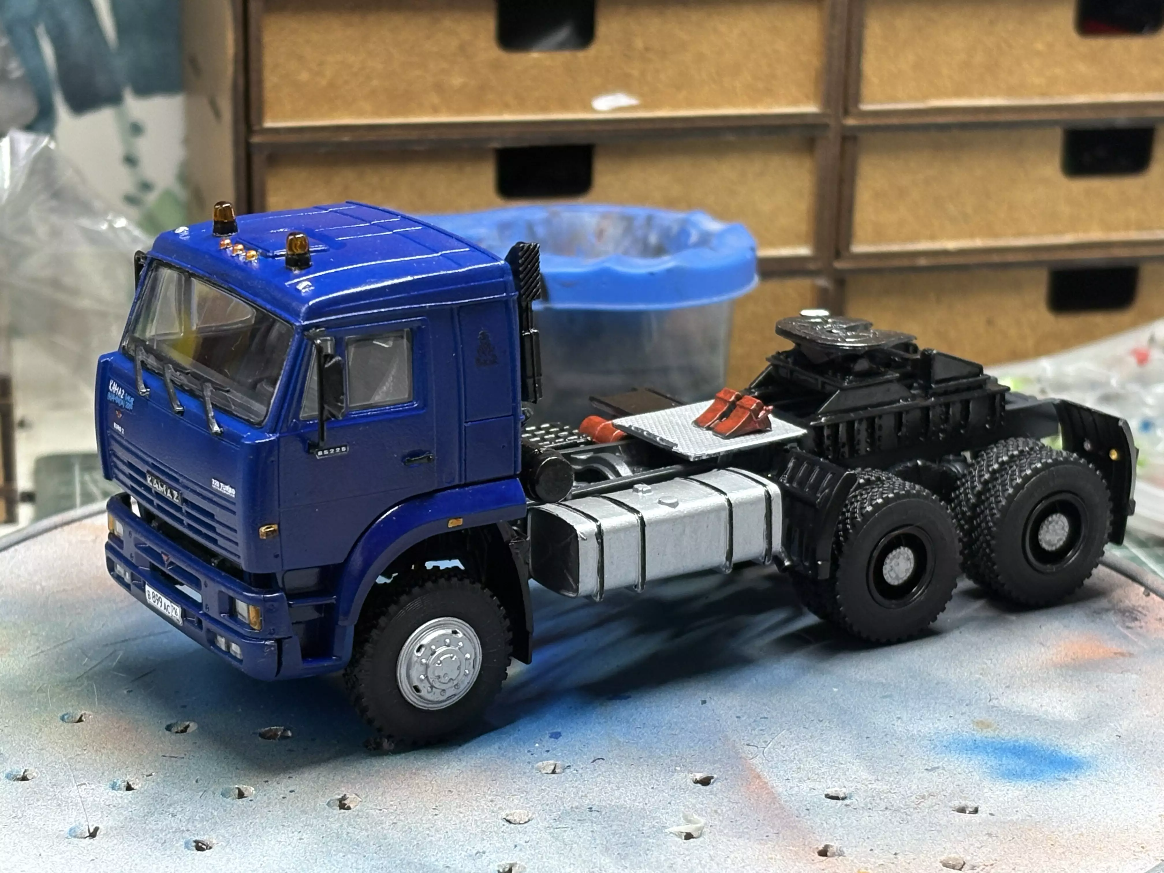 Сборная модель лесовоз с прицепом-роспуском 43204-10