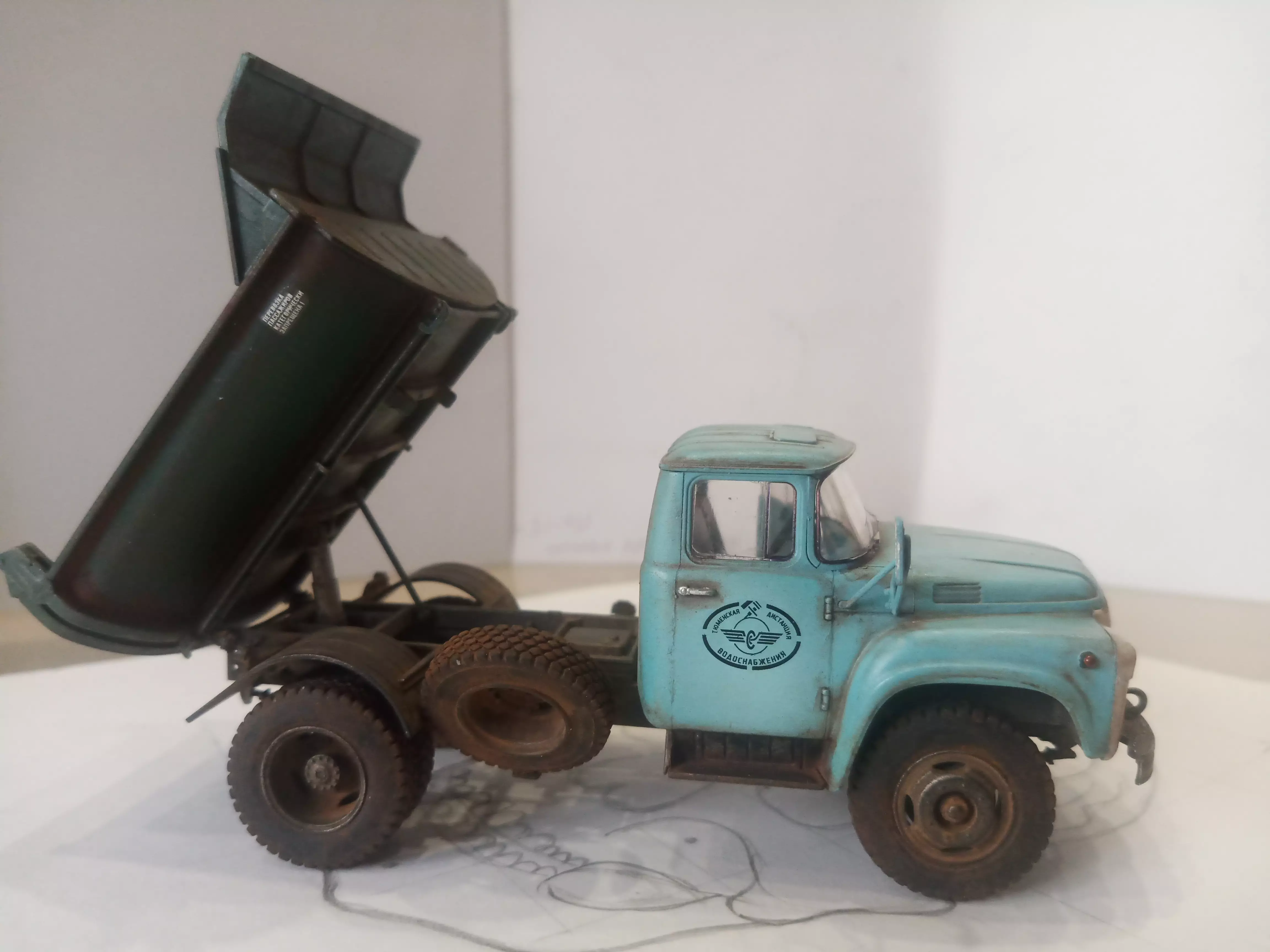 Сборная модель лесовоз с прицепом-роспуском 43204-10