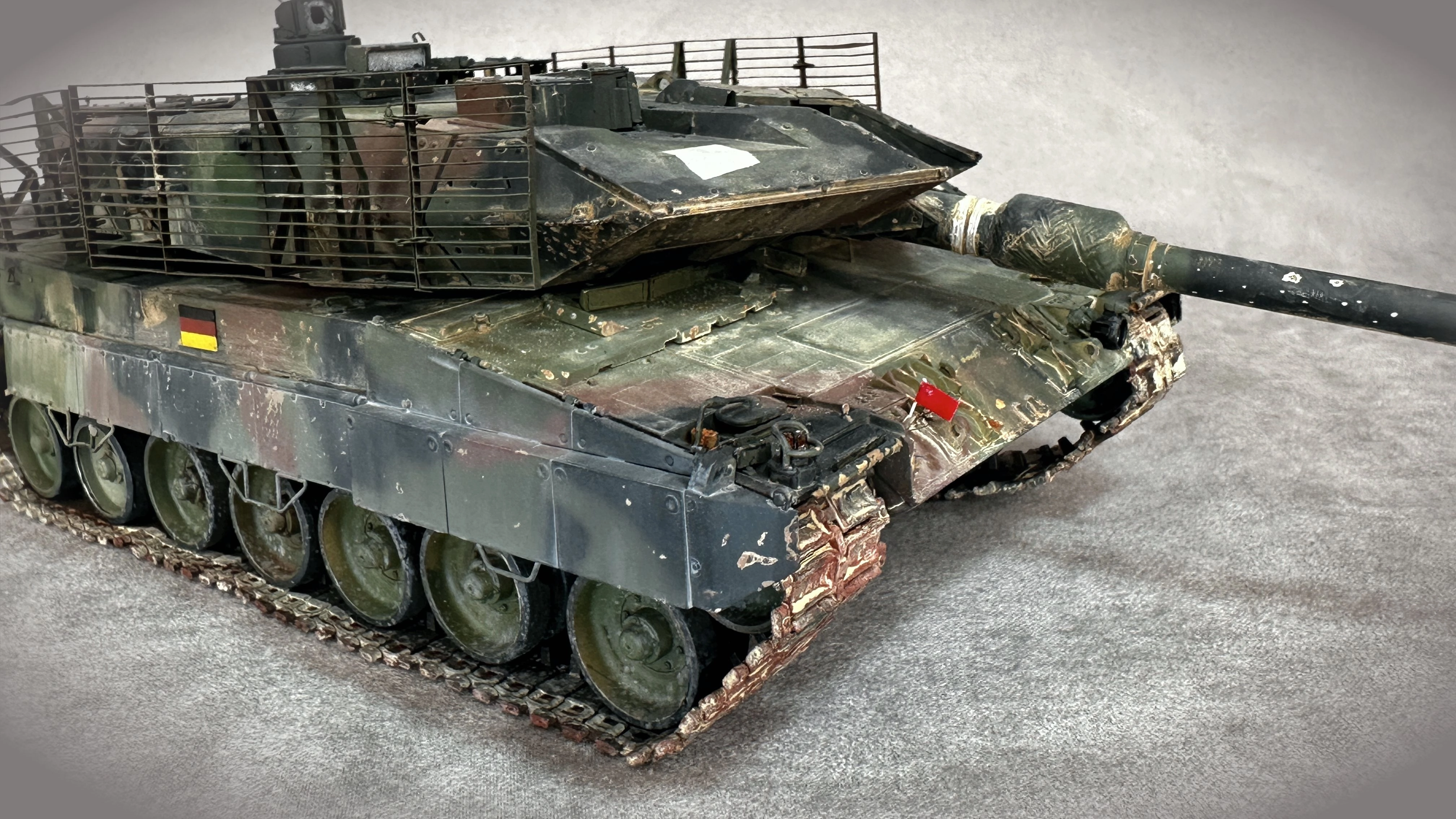 LEOPARD 2A6 Captured Version with T-80 Wheels in Moscow SPECIAL LIMITED EDITION