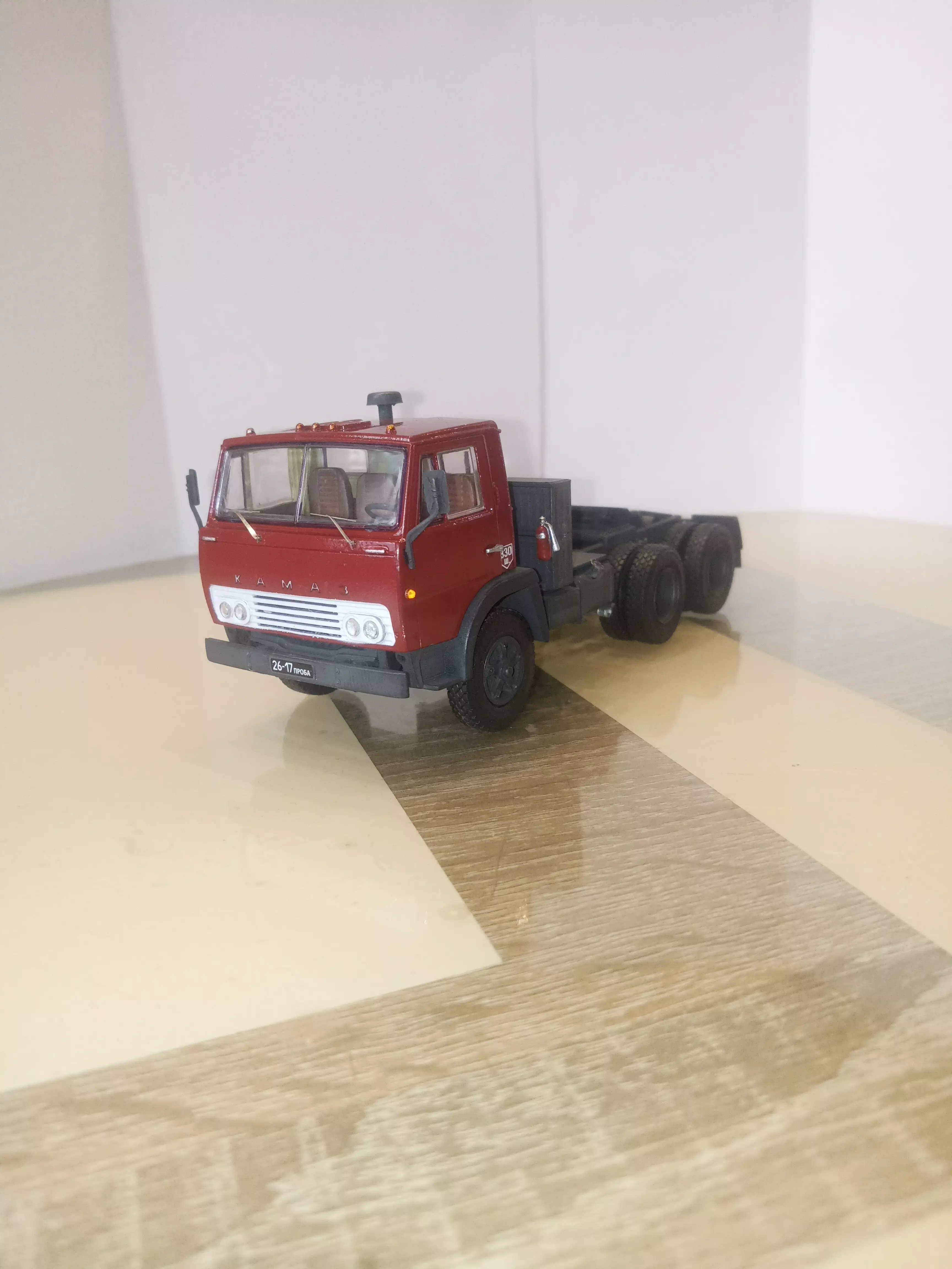 Сборная модель лесовоз с прицепом-роспуском 43204-10