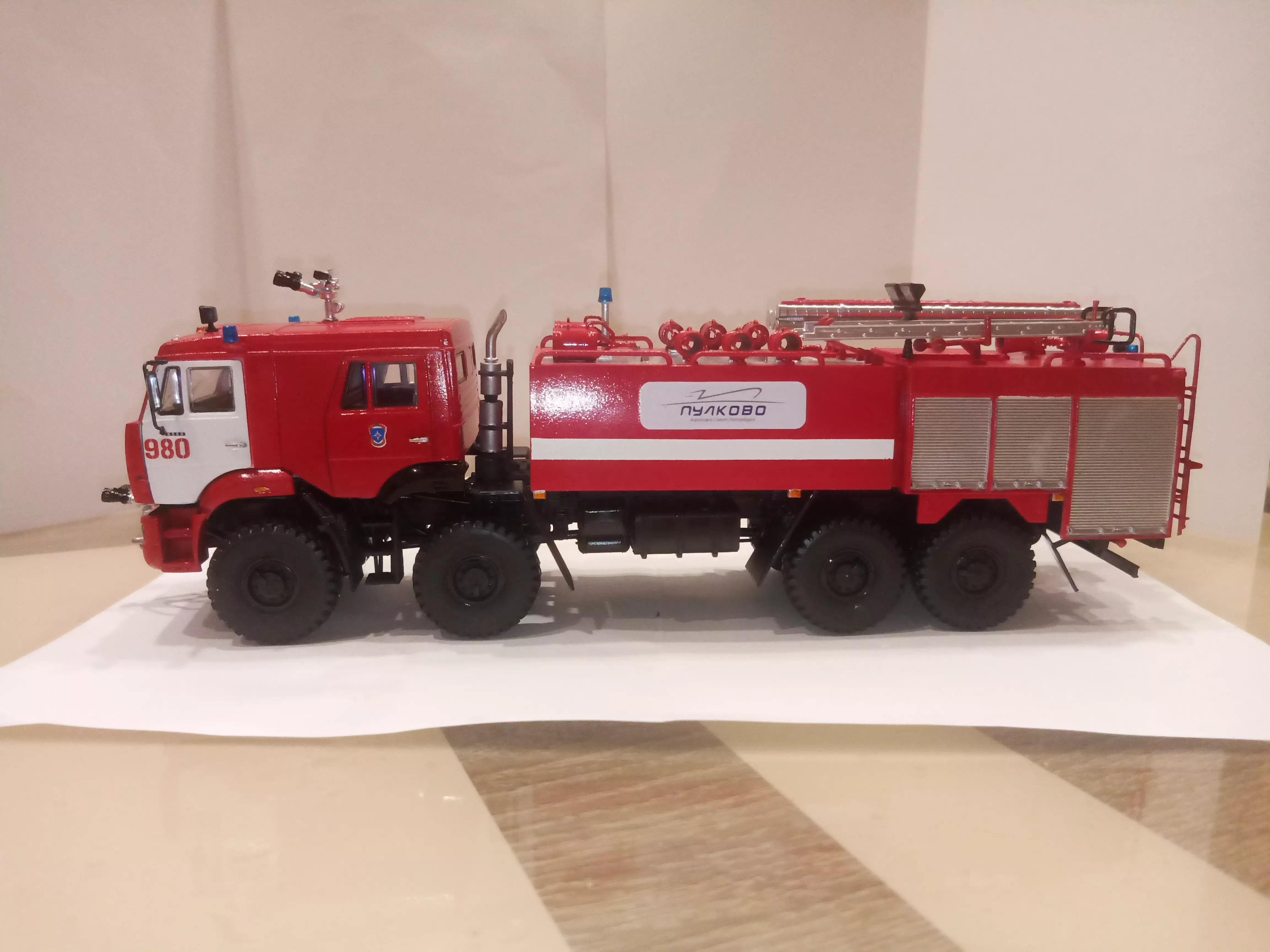 Сборная модель лесовоз с прицепом-роспуском 43204-10