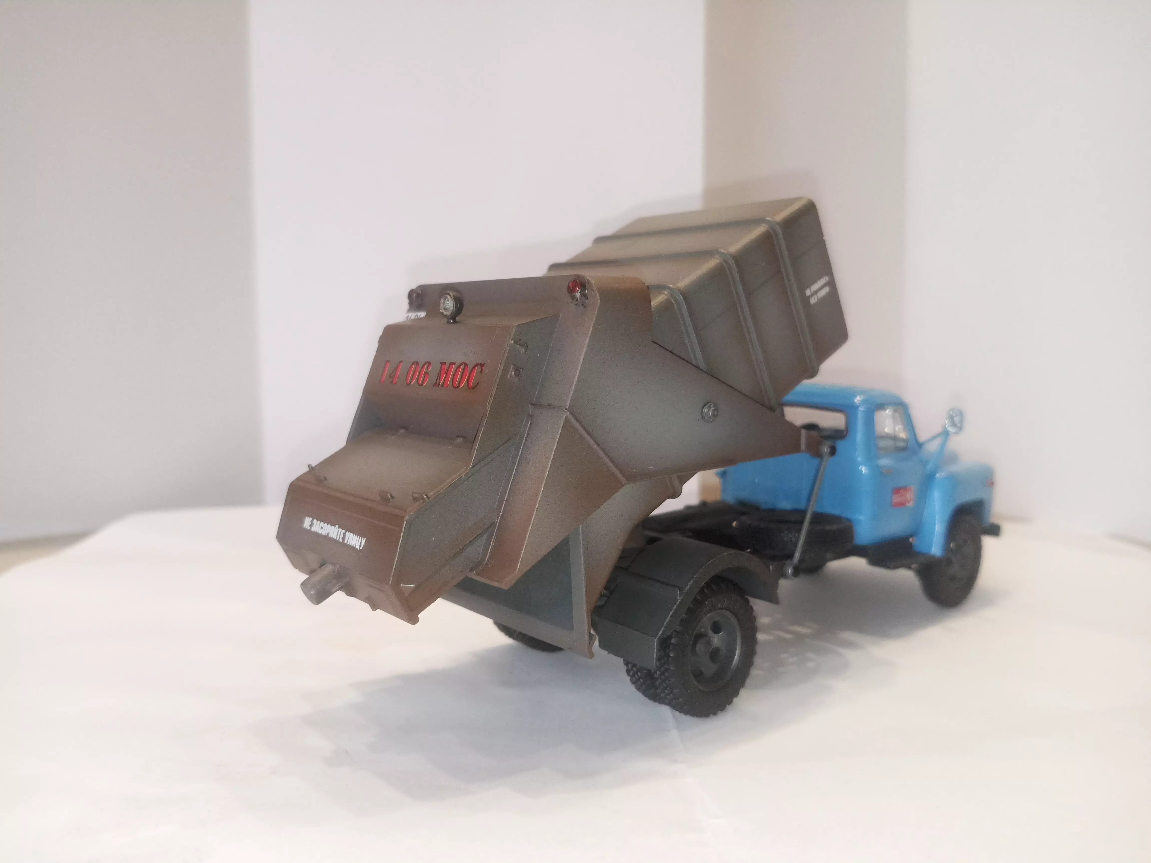 Сборная модель лесовоз с прицепом-роспуском 43204-10