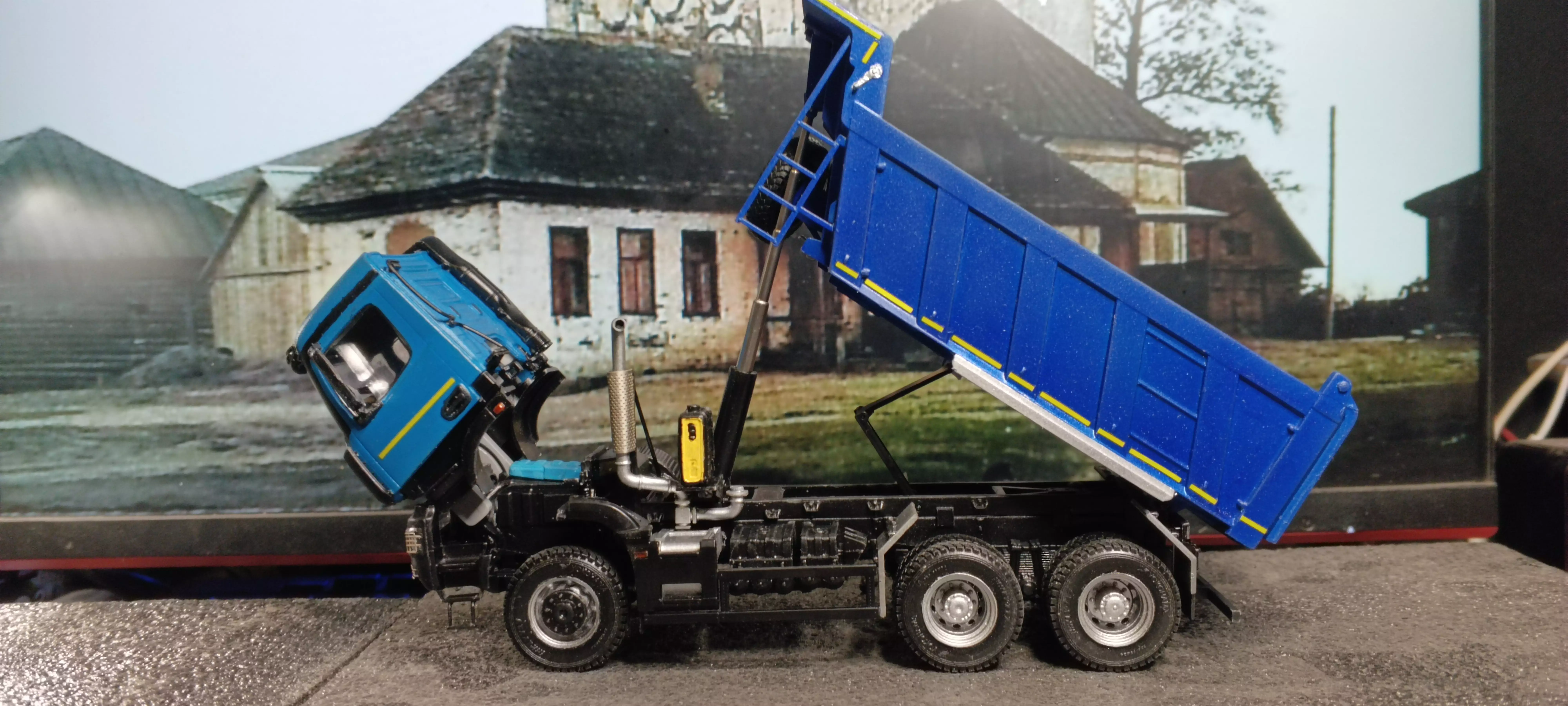 Сборная модель лесовоз с прицепом-роспуском 43204-10