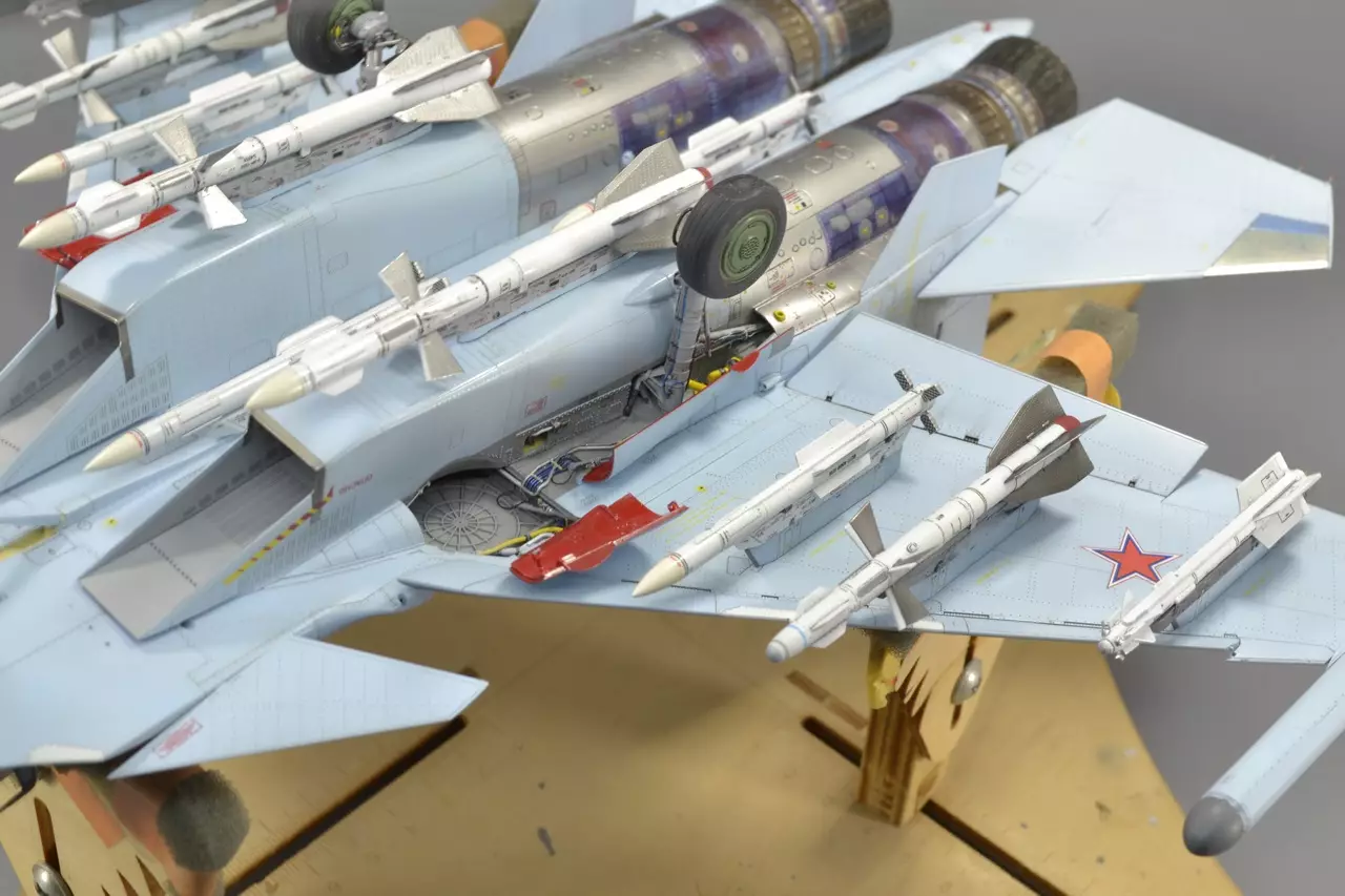 Сборная модель лесовоз с прицепом-роспуском 43204-10