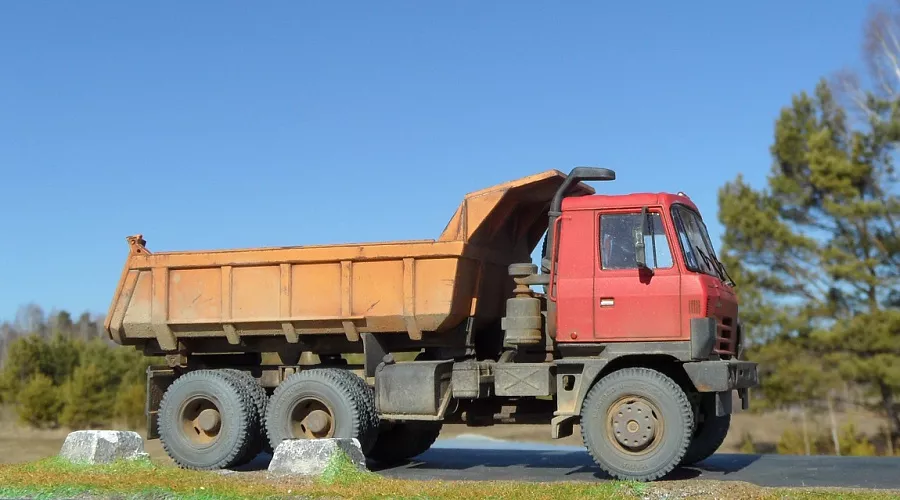 Сборная модель лесовоз с прицепом-роспуском 43204-10